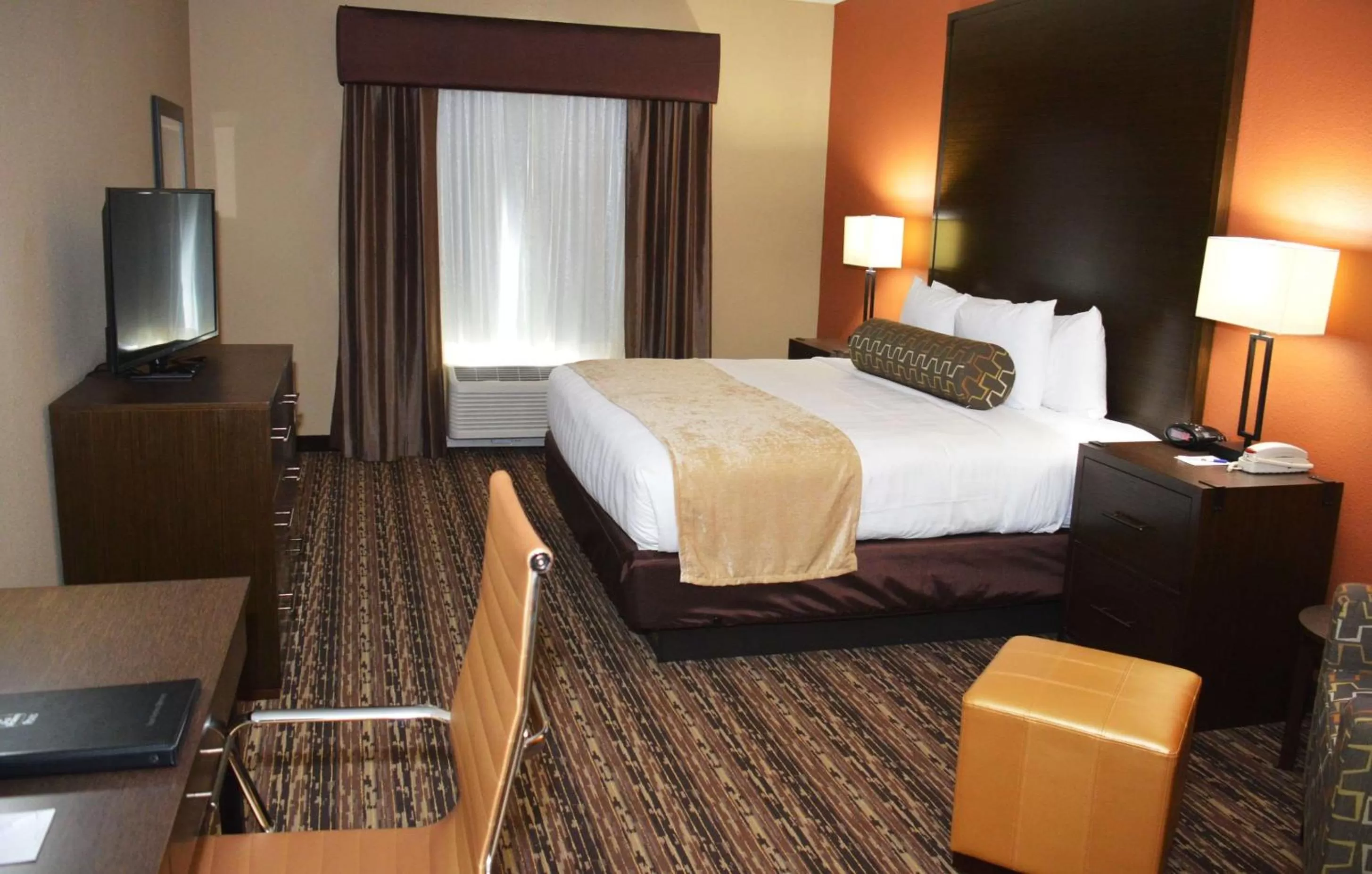 Photo of the whole room, Bed in Best Western Plus Elmendorf Hotel San Antonio Hotel