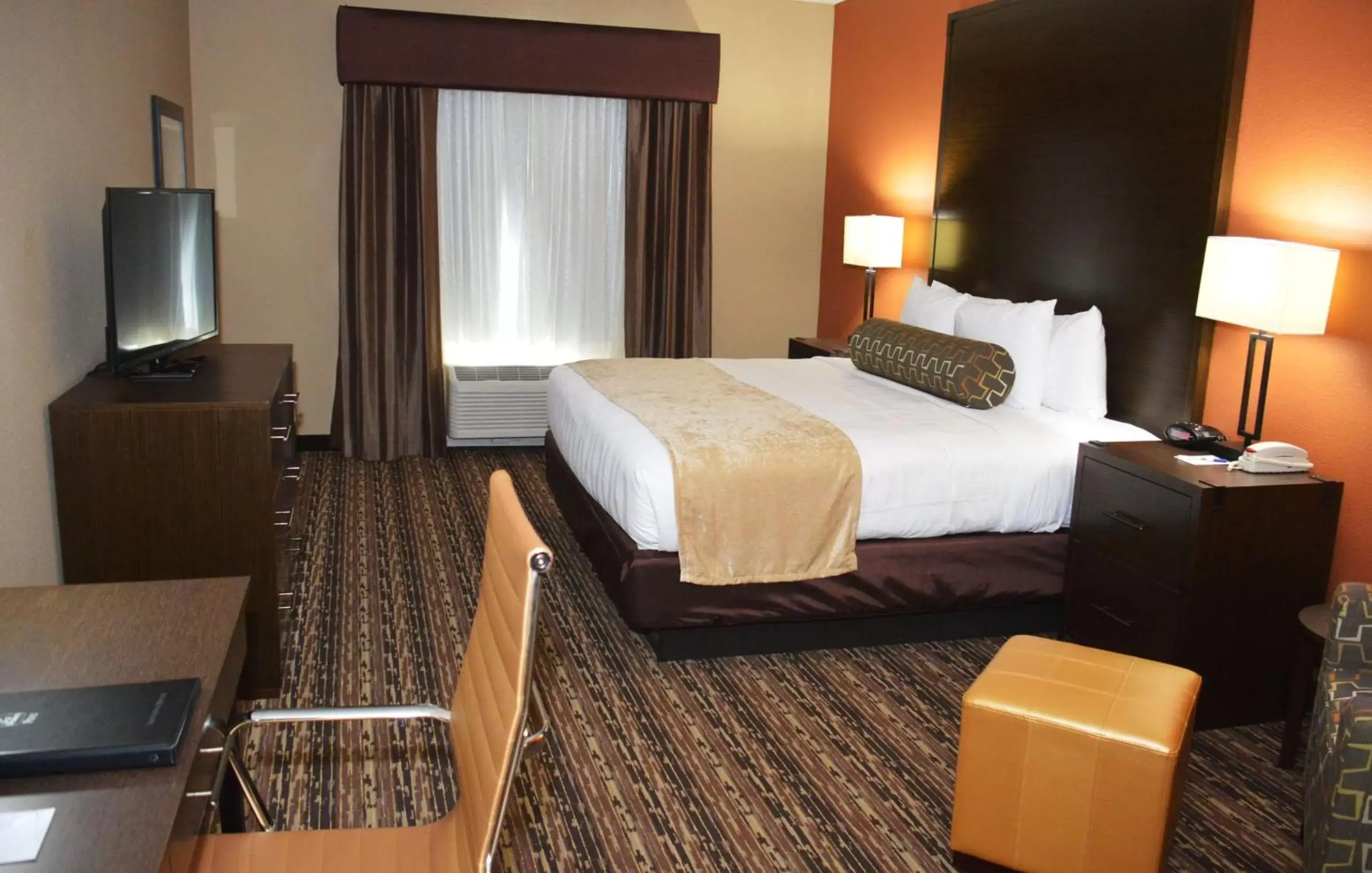 Photo of the whole room, Bed in Best Western Plus Elmendorf Hotel