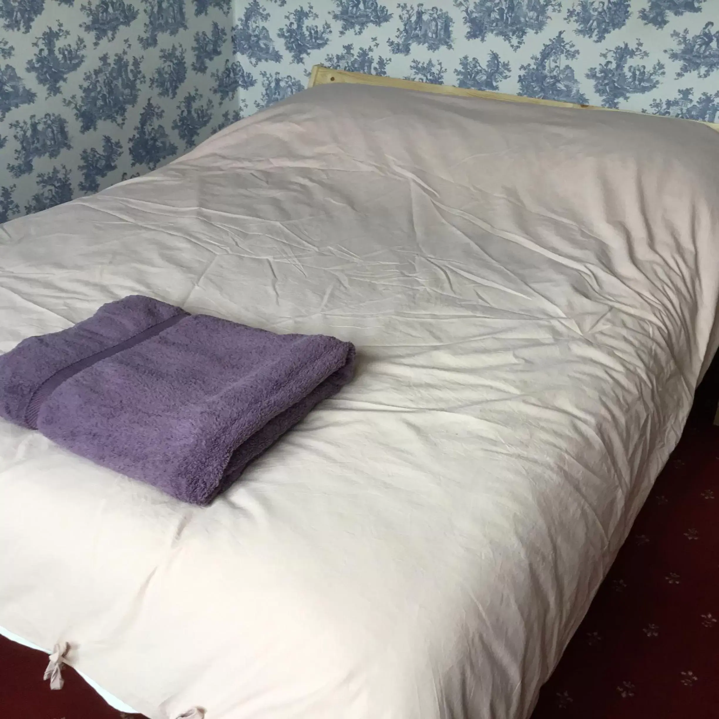 Bed in Hotel 5 Ravenhurst Drive M6 J7