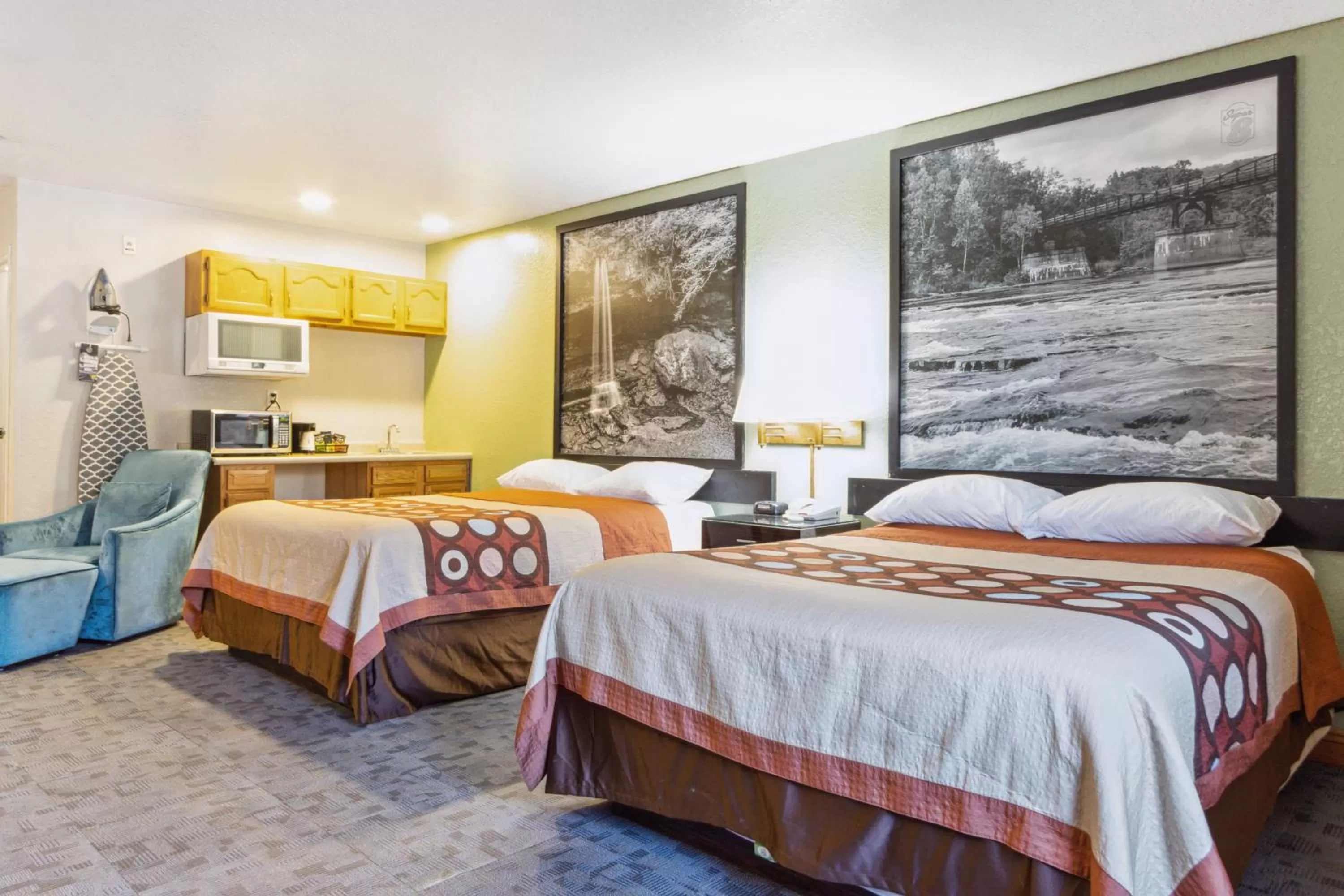 Bed in Super 8 by Wyndham Uniontown PA