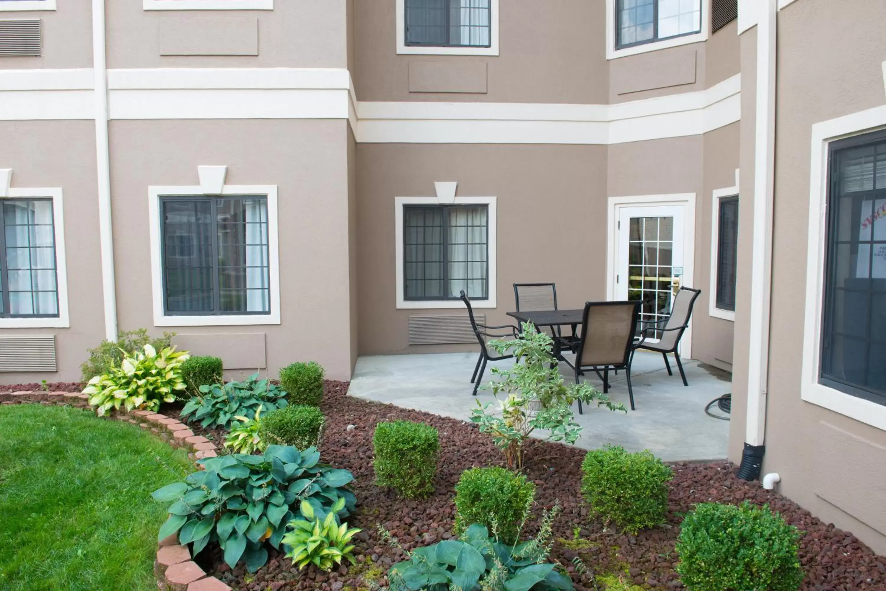 Garden in Staybridge Suites Columbus-Airport, an IHG Hotel