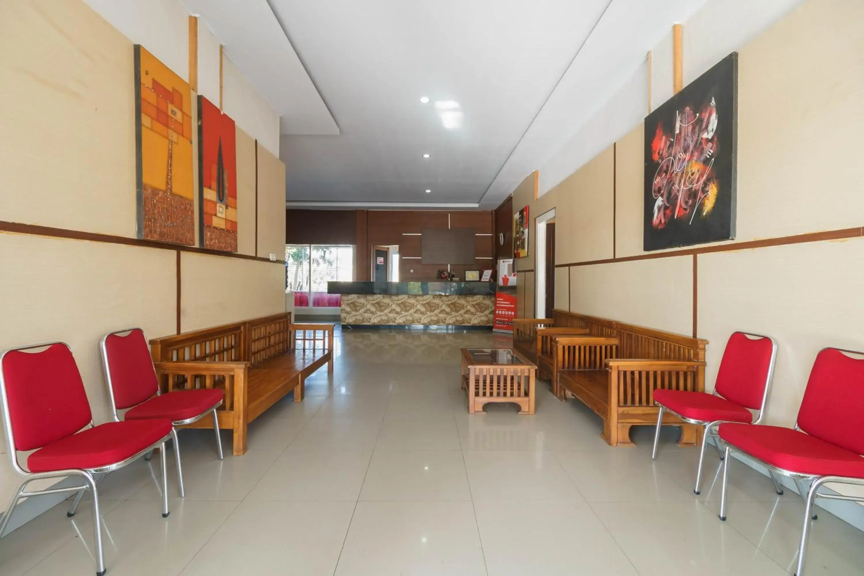 Lobby or reception, Lobby/Reception in RedDoorz Syariah At Hotel Putri Gading Bengkulu