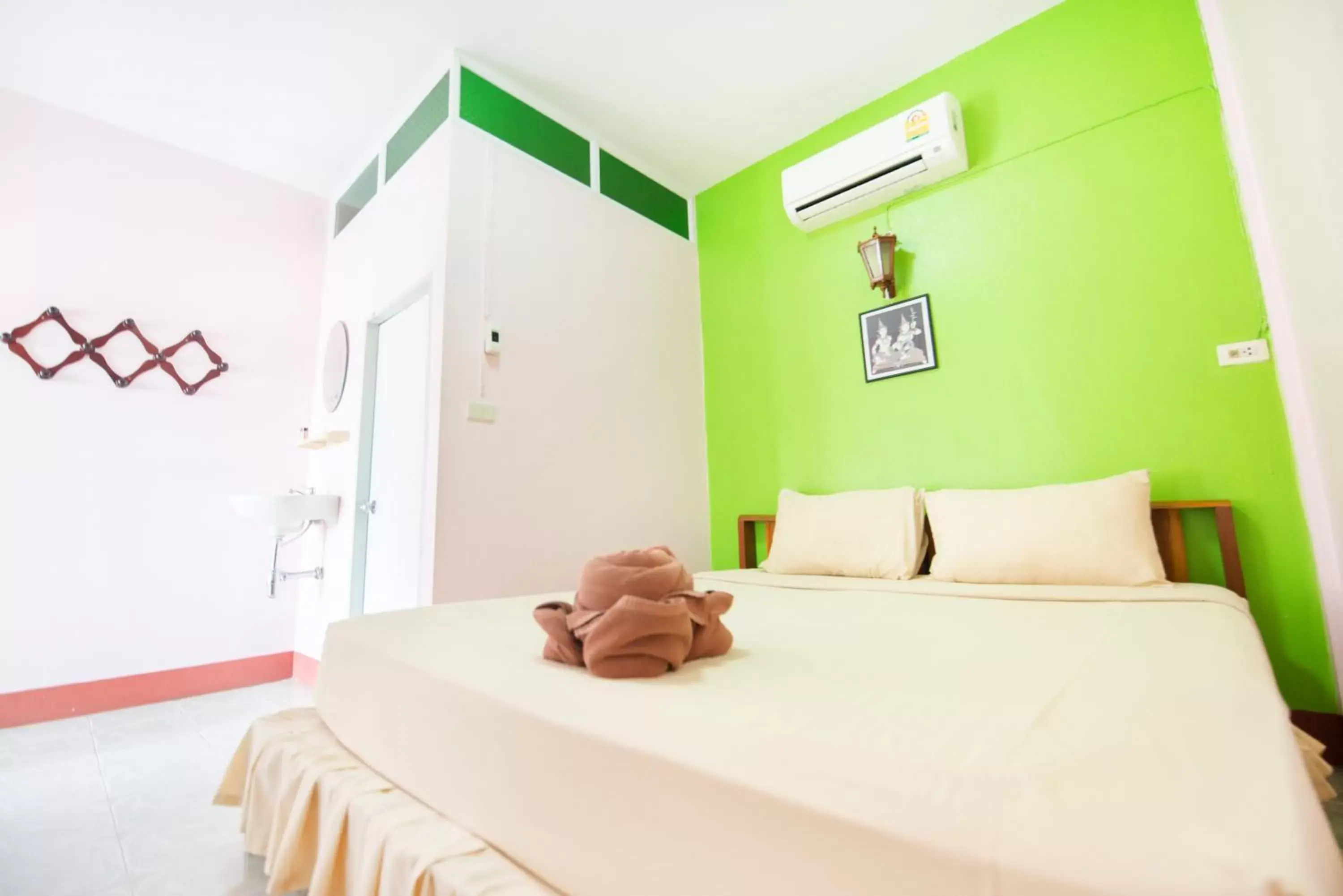 Photo of the whole room, Bed in Pongphen Guesthouse - SHA Plus Certified