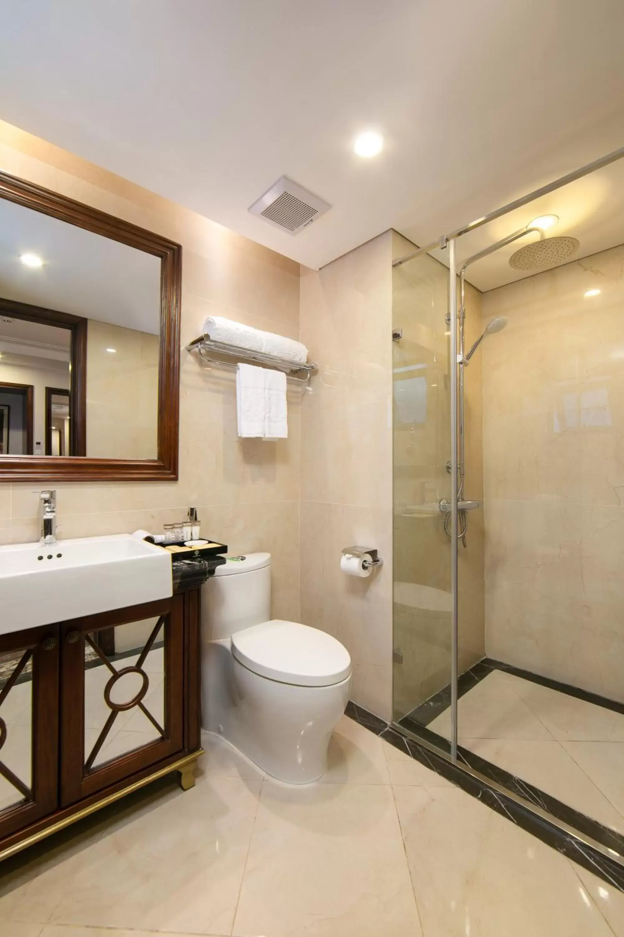 Bathroom in Rex Hanoi Hotel