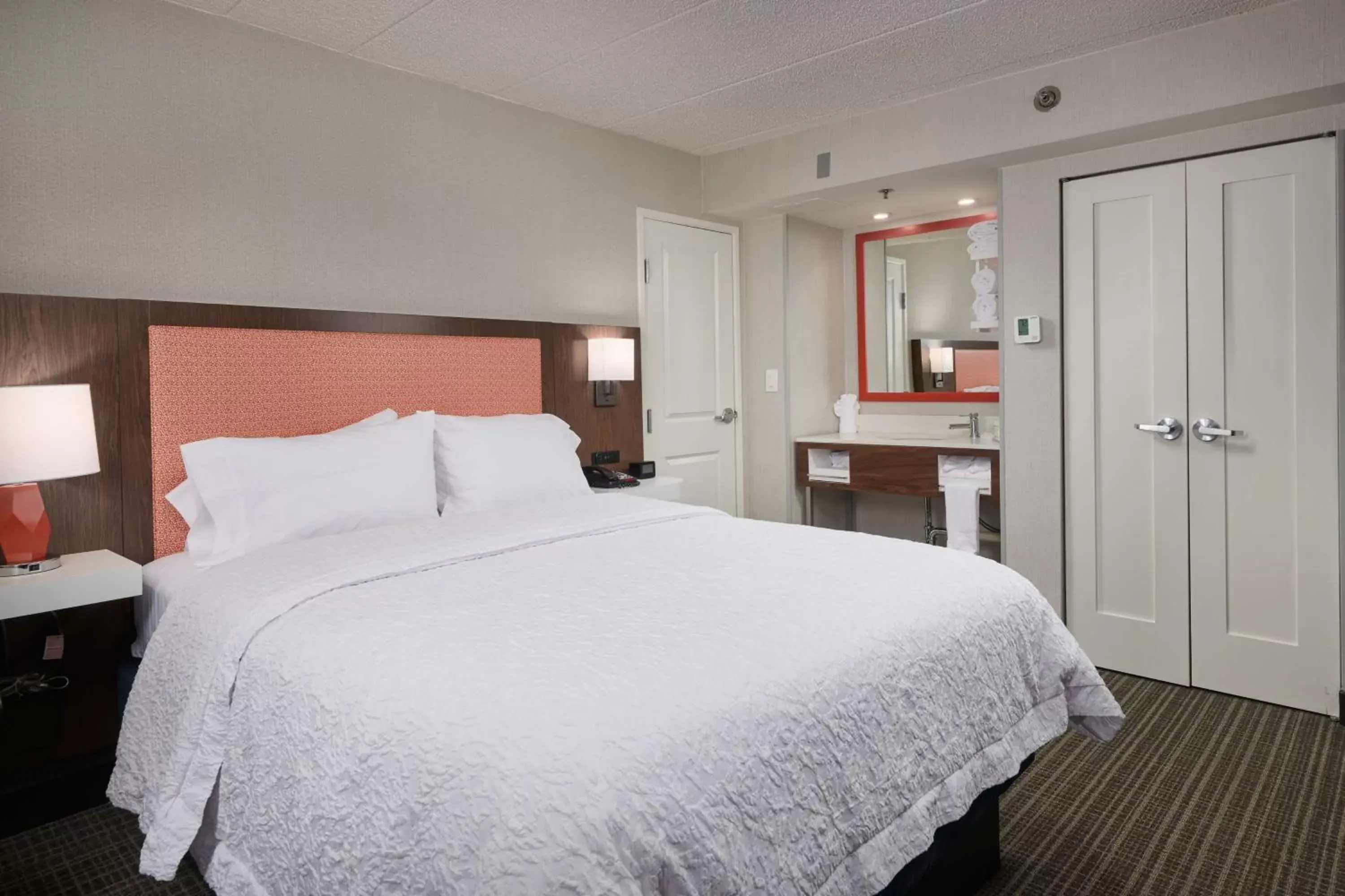 Bed in Hampton Inn Fairfax City Bed in Hampton Inn Fairfax City