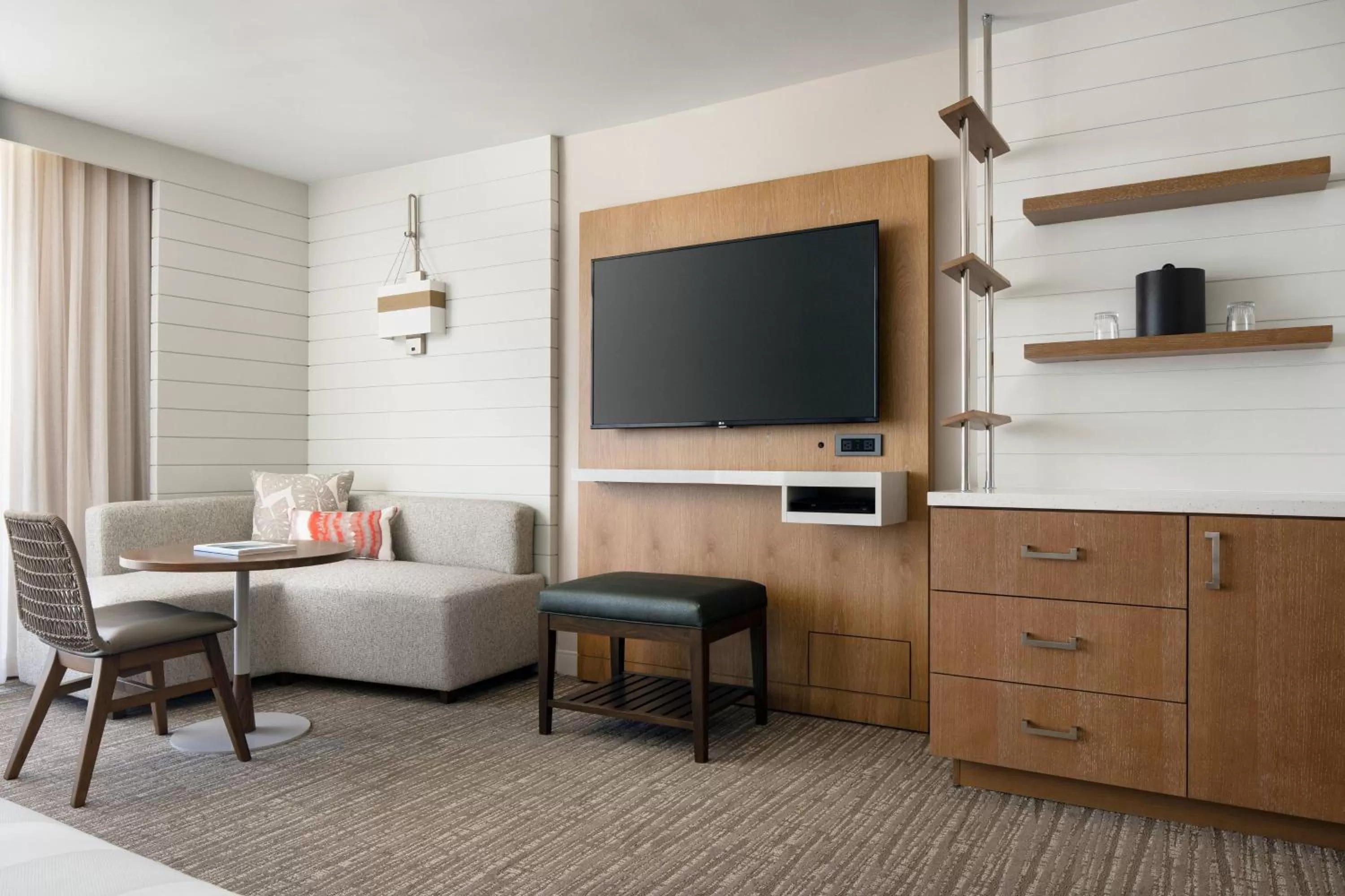 Living room in Waikiki Beach Marriott Resort & Spa