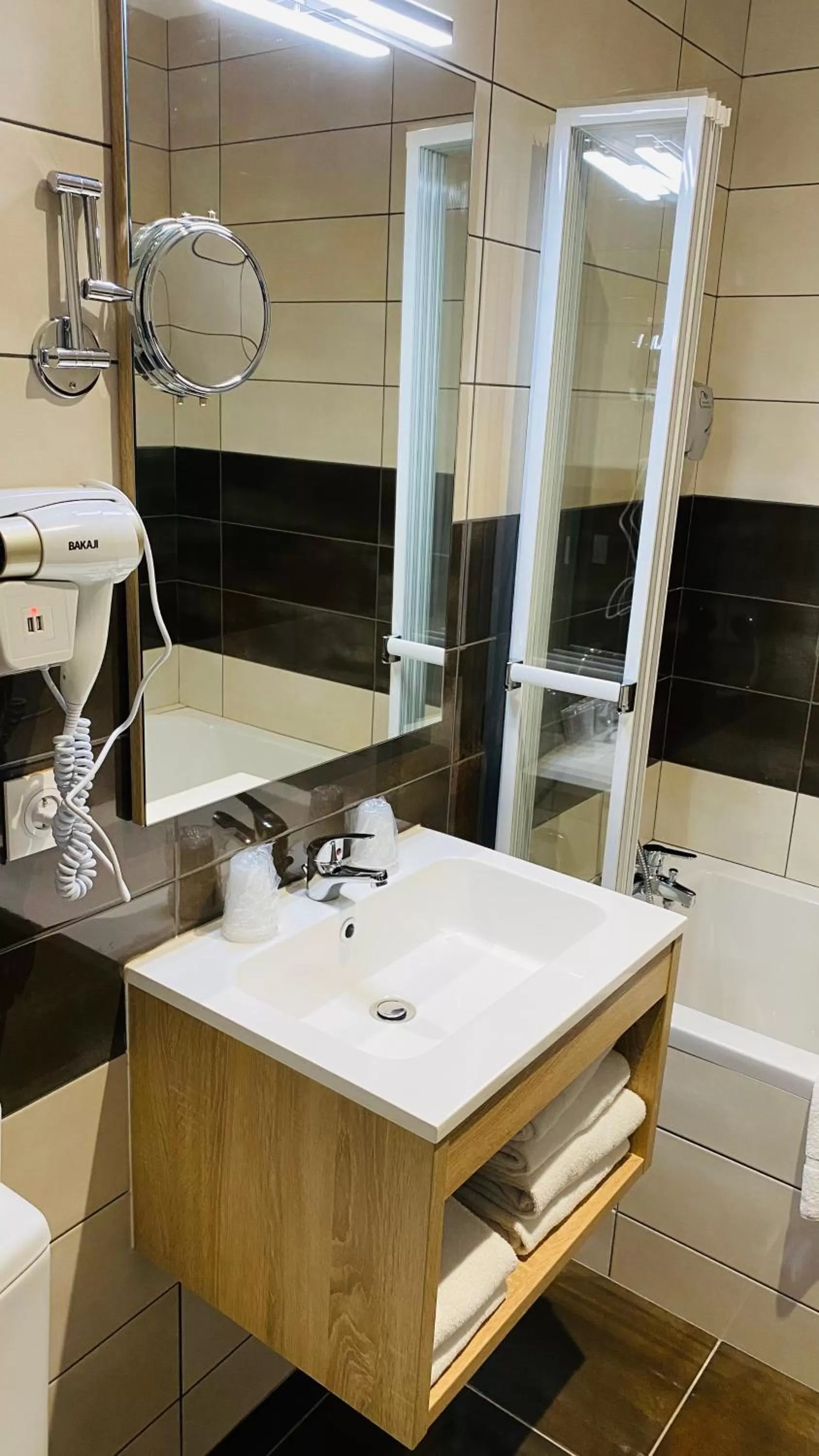 Bathroom in Hotel Martinez Grenay