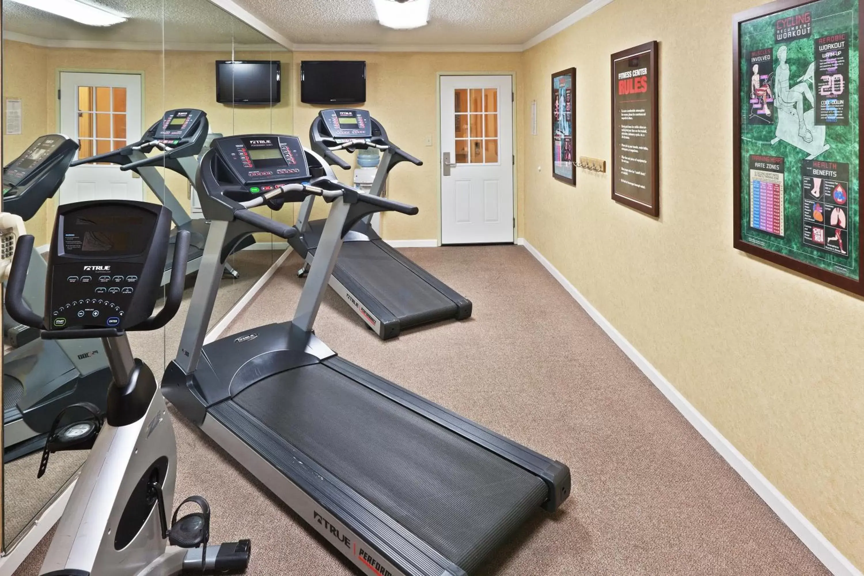 Fitness centre/facilities in Ramada by Wyndham Santa Fe Fitness centre/facilities in Ramada by Wyndham Santa Fe