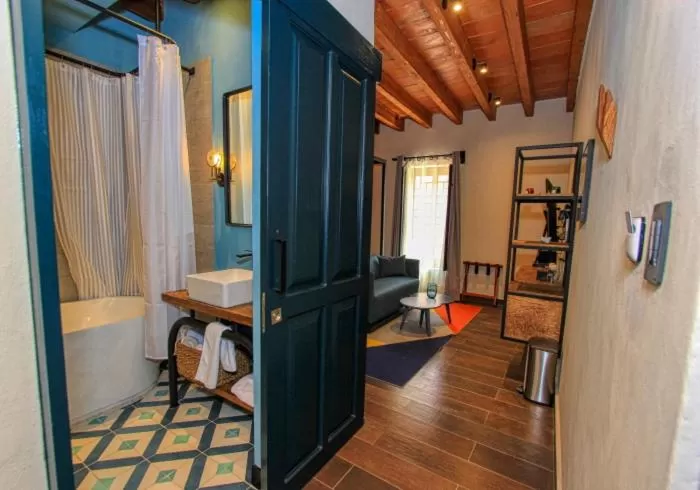 Antigua Trece Hotel Fusión