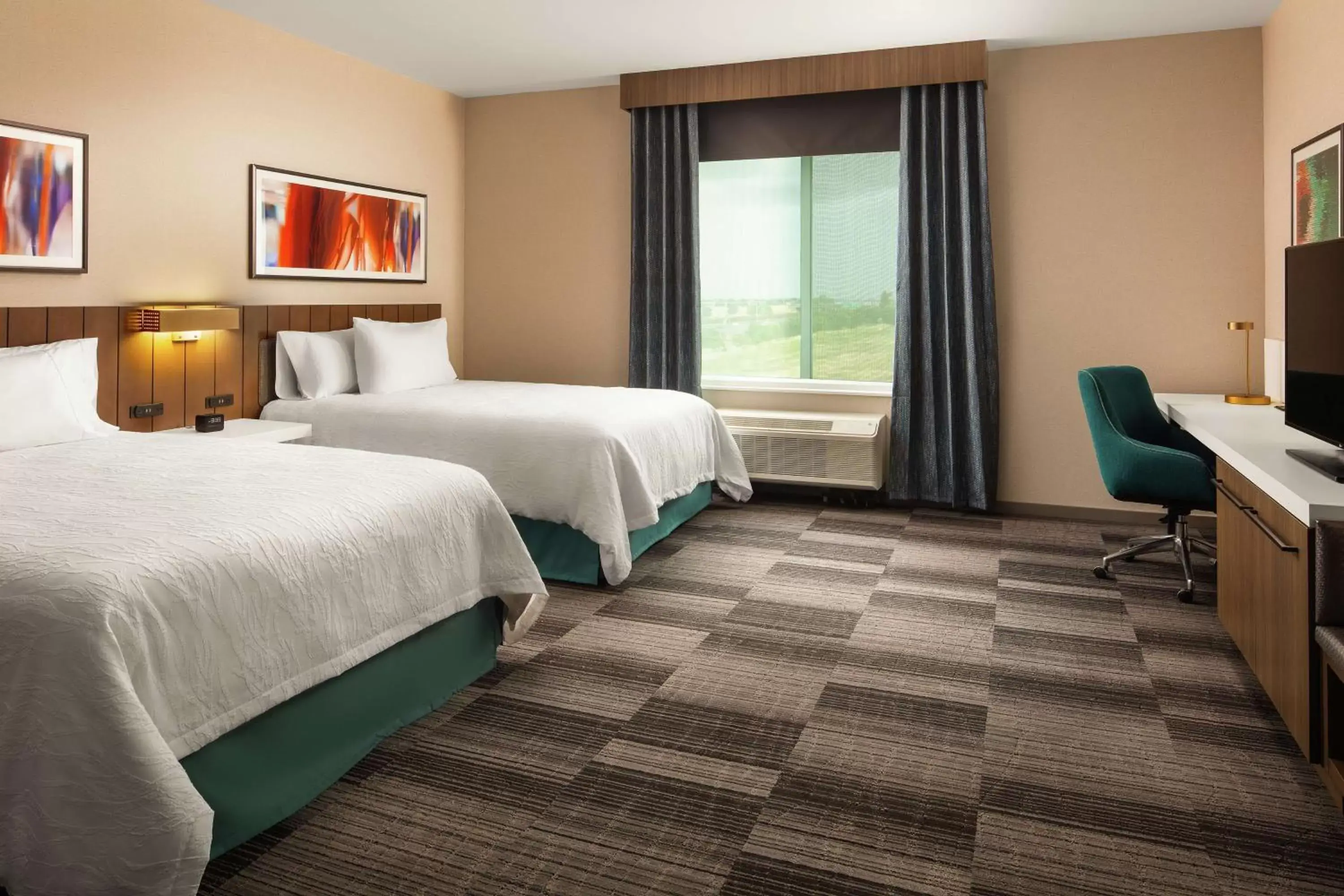 Bedroom, Bed in Hilton Garden Inn Sacramento Airport Natomas