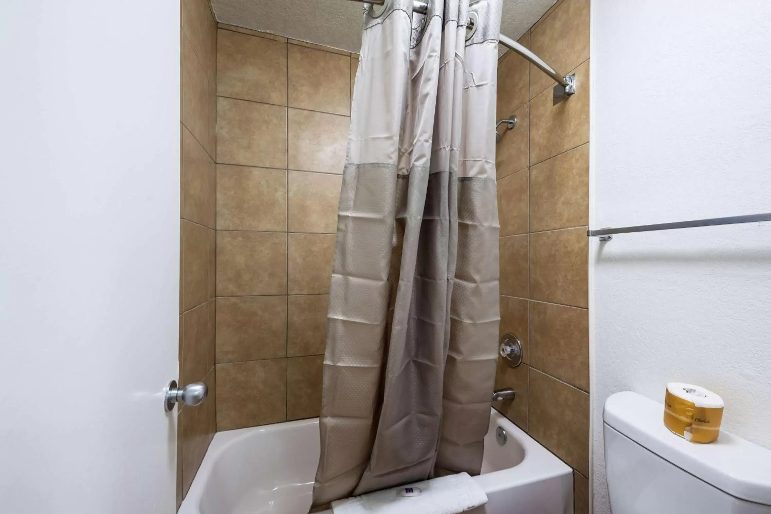 Bathroom in Motel 6-Irving, TX - Irving DFW Airport East