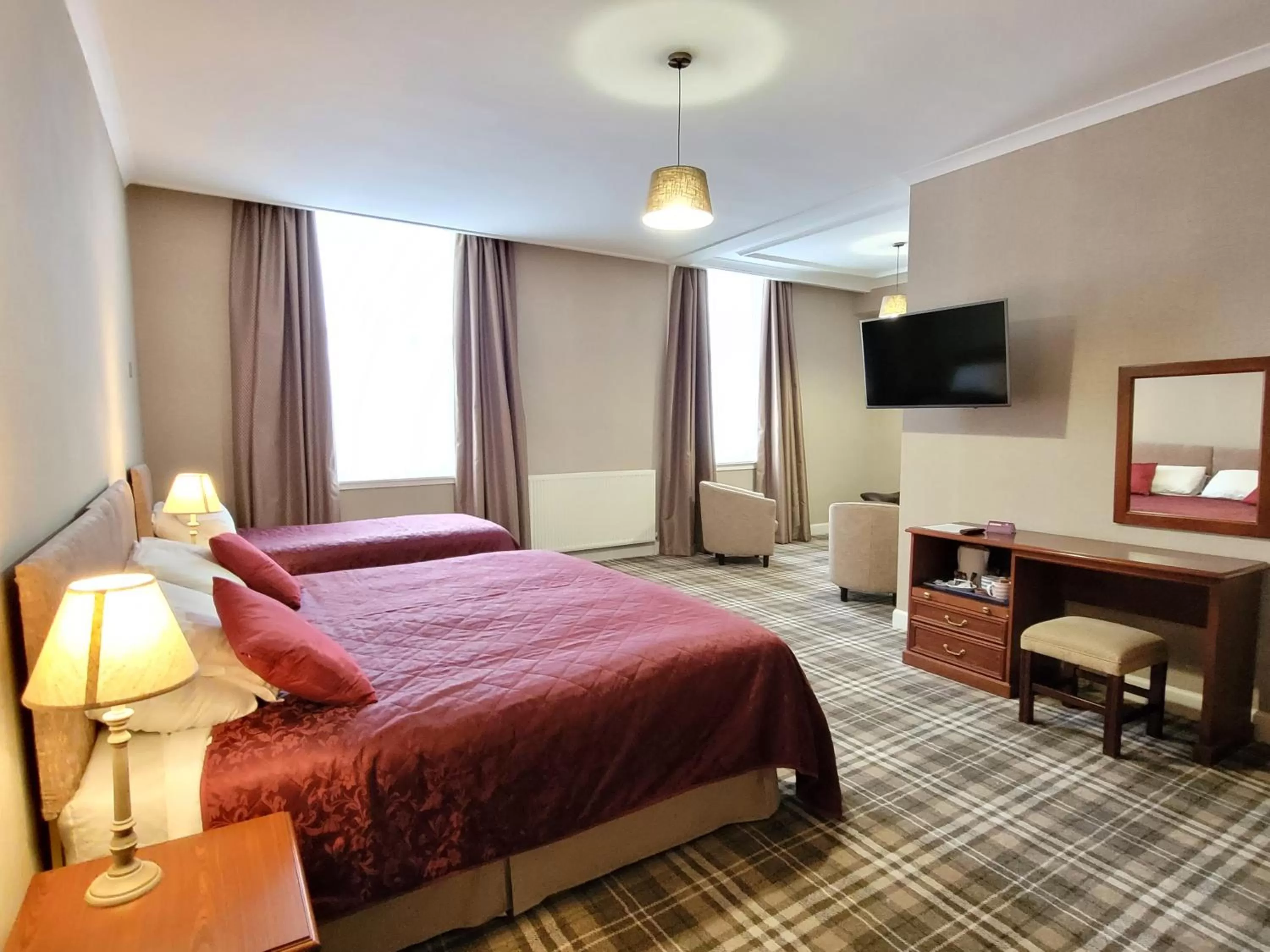 Photo of the whole room, Bed in Cross Keys Hotel, Kelso