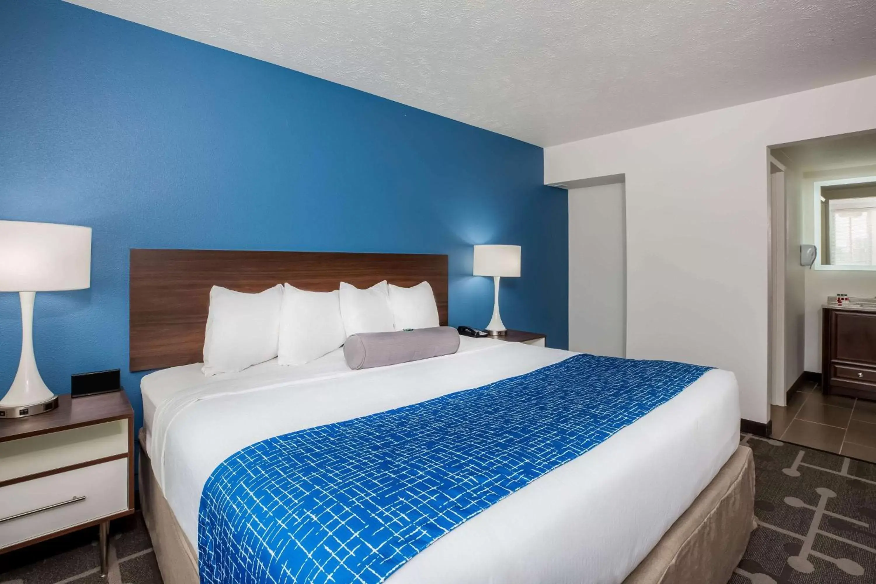 Photo of the whole room, Bed in Baymont by Wyndham Spokane