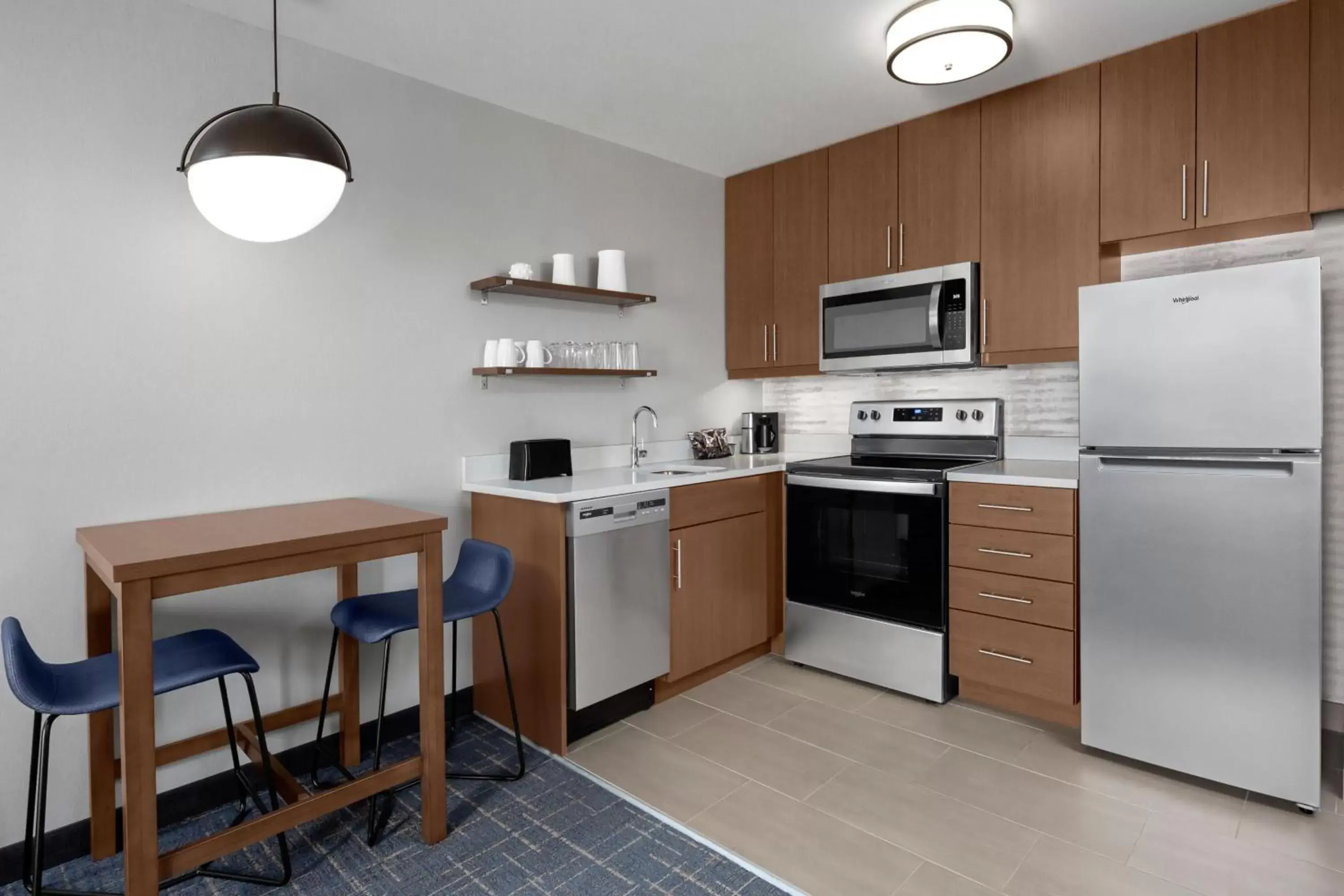 Bedroom, Kitchen/Kitchenette in Residence Inn by Marriott Rehoboth Beach