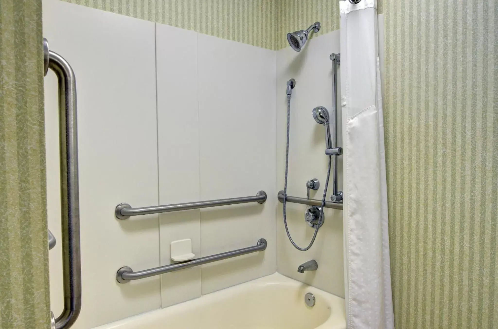 Photo of the whole room, Bathroom in Holiday Inn Resort Lumina on Wrightsville Beach, an IHG Hotel