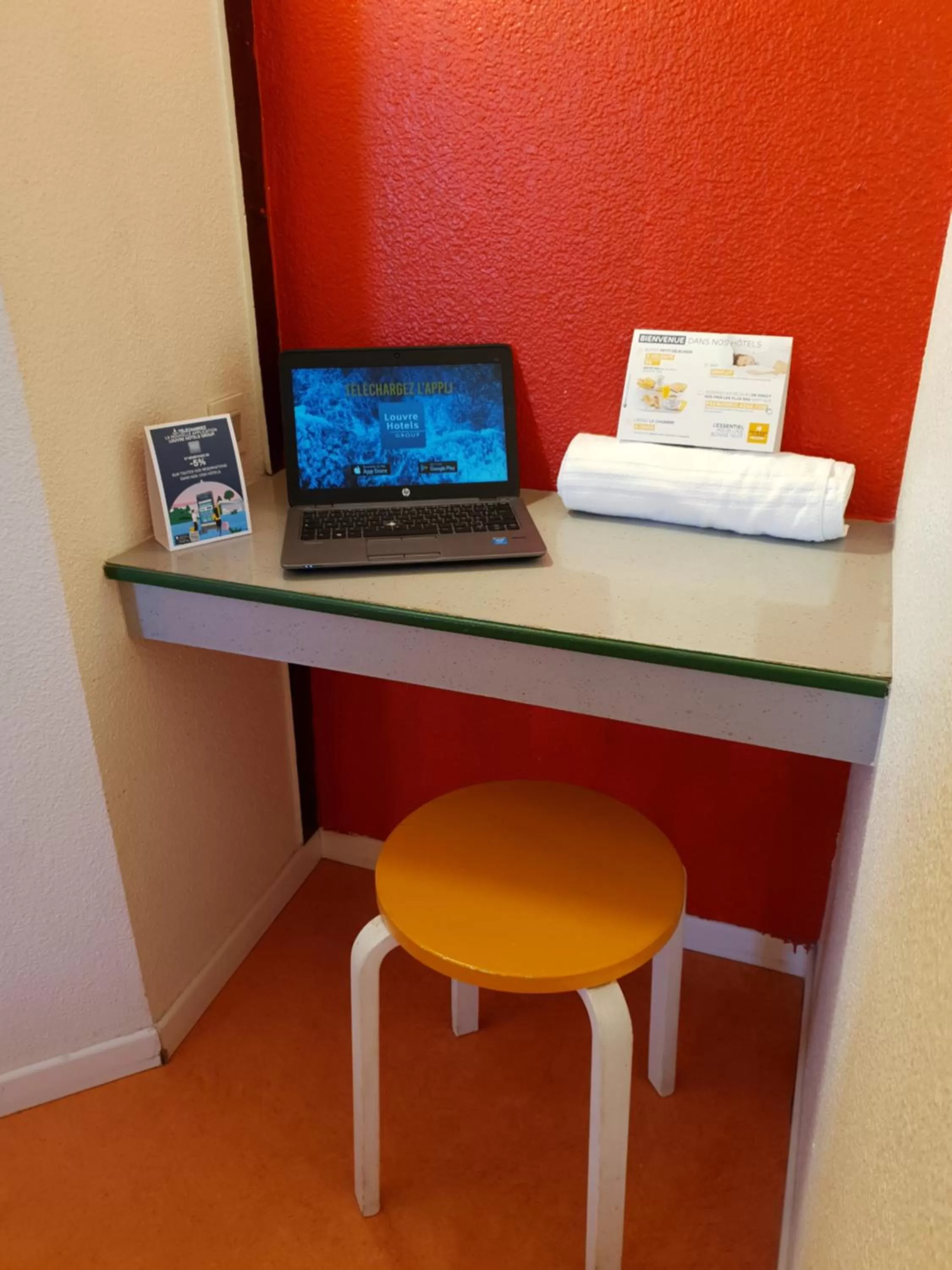 Seating area in Premiere Classe Nancy Est Essey