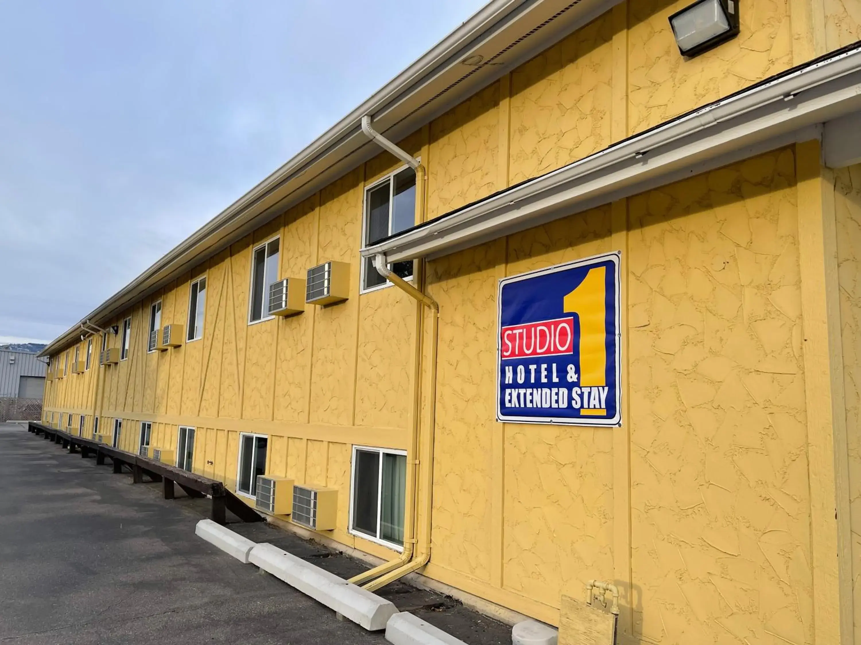Property Building in Studio 1 Hotel & Extended Stay - Missoula