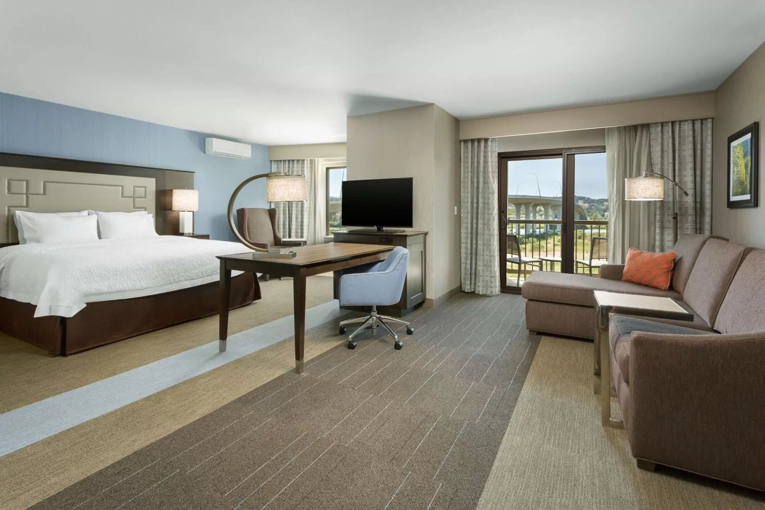 Bedroom in Hampton Inn & Suites - Napa, CA
