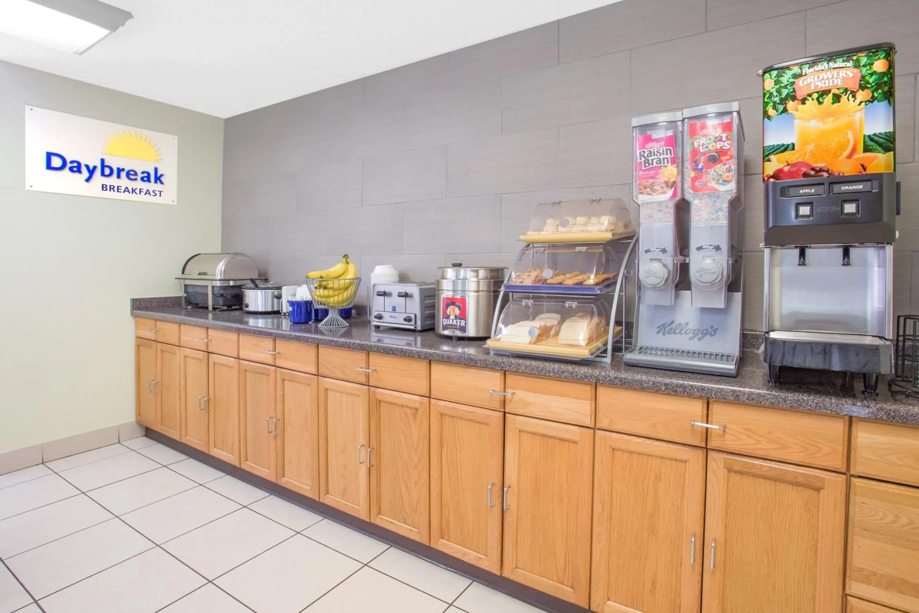 Food and drinks in Days Inn by Wyndham Portage Cascade Mountain area Food and drinks in Days Inn by Wyndham Portage Cascade Mountain area