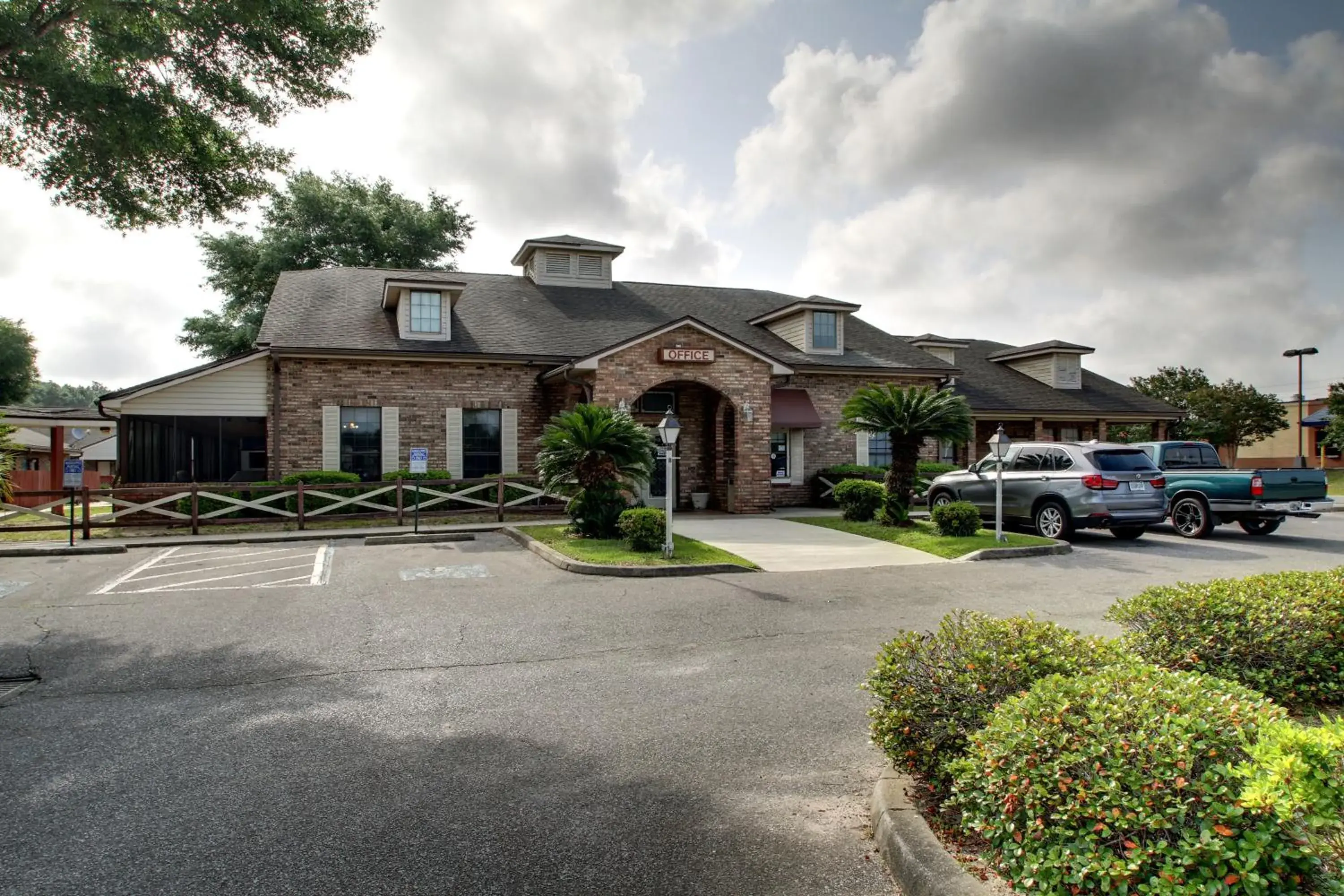 Facade/entrance, Property Building in HOTEL DEL SOL - Pensacola