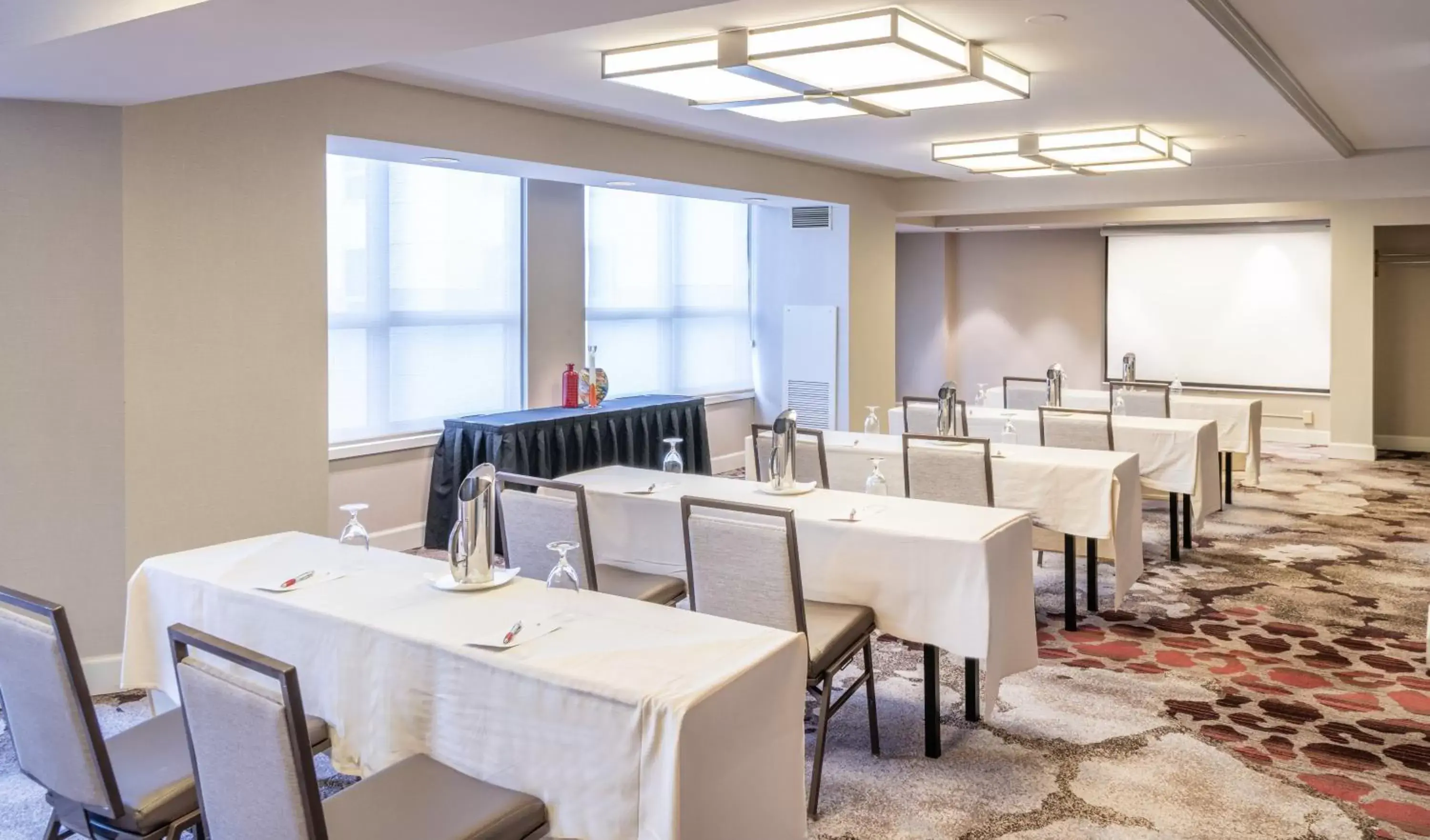 Meeting/conference room, Restaurant/Places to Eat in Chicago Marriott Suites Deerfield