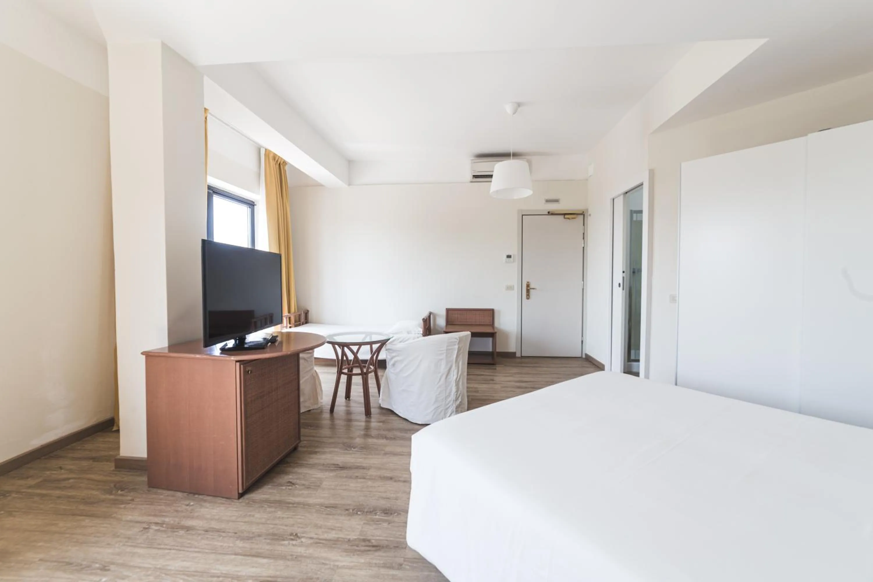 TV and multimedia, Bed in Hotel Santa Maria