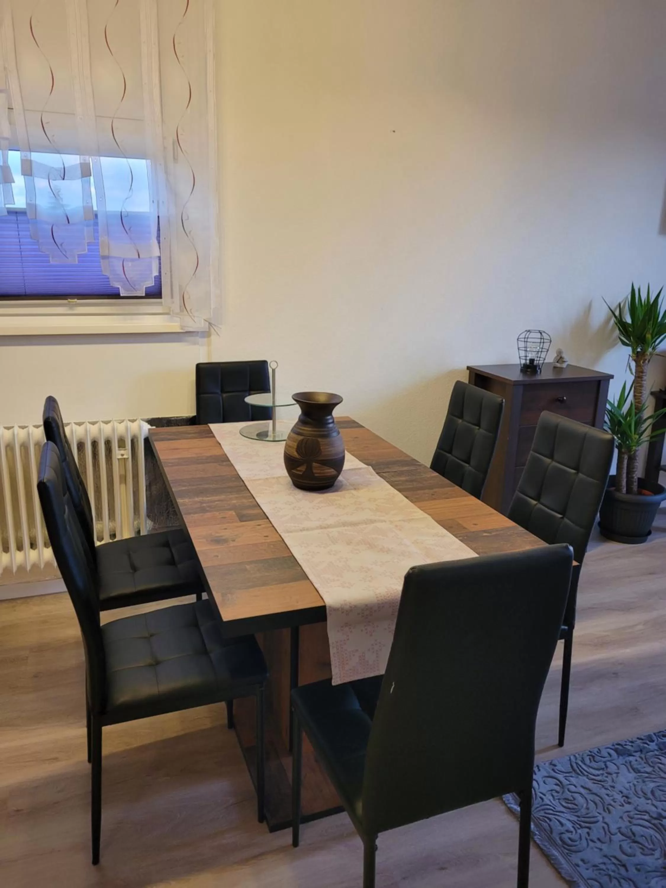 Dining area in King Panorama mit Netflix