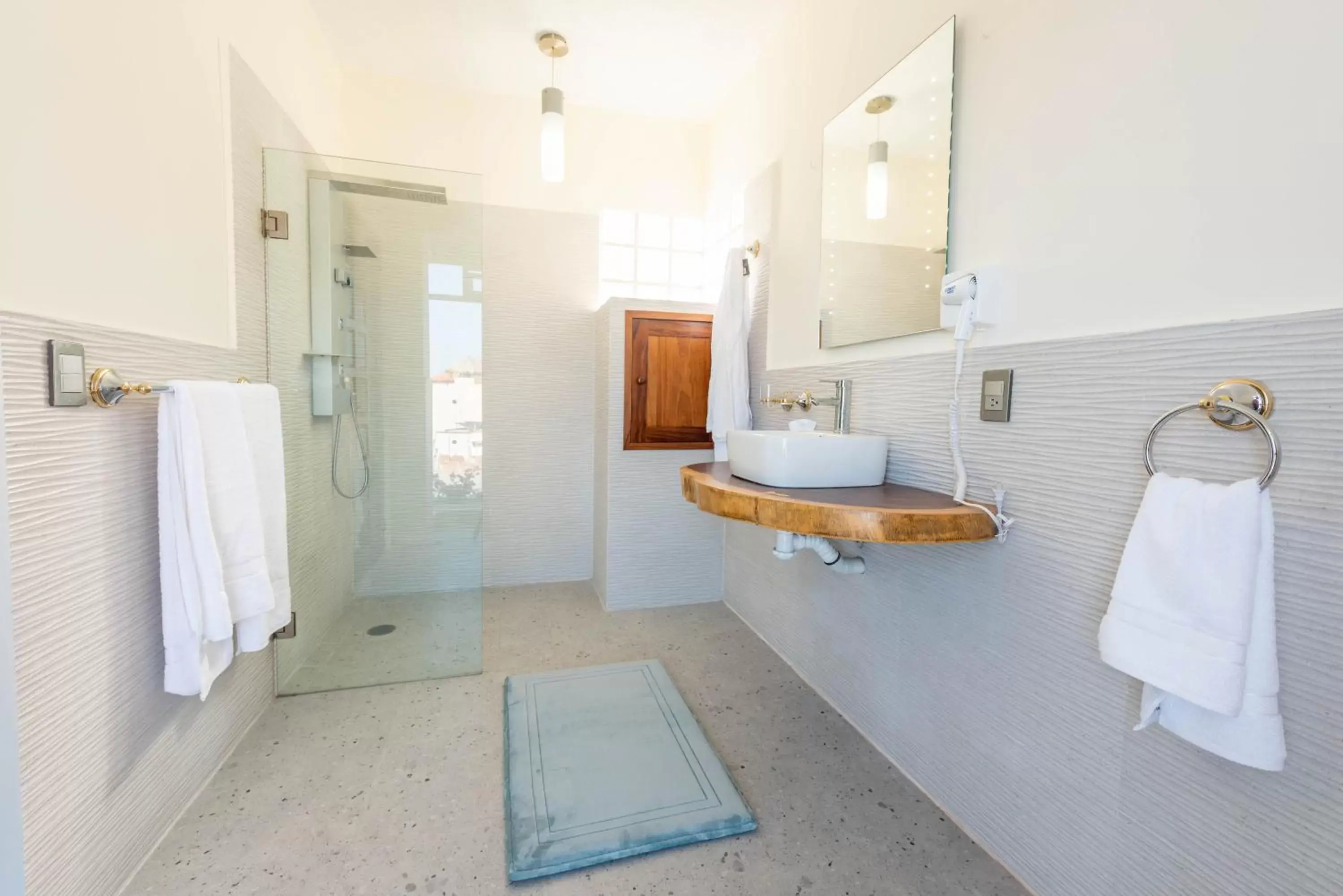 Shower, Bathroom in La Casa Blanca