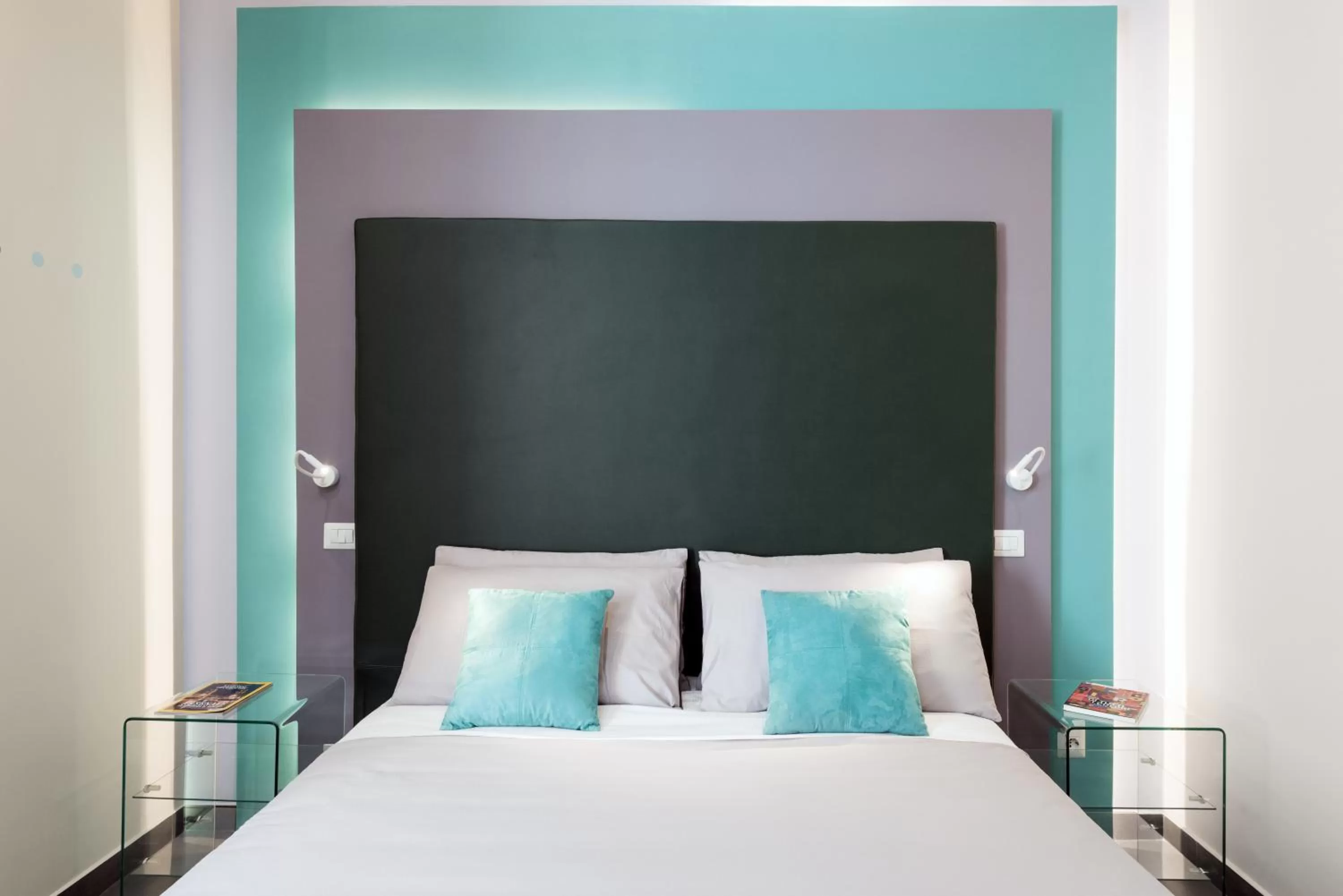 Bed in Circle in the Square