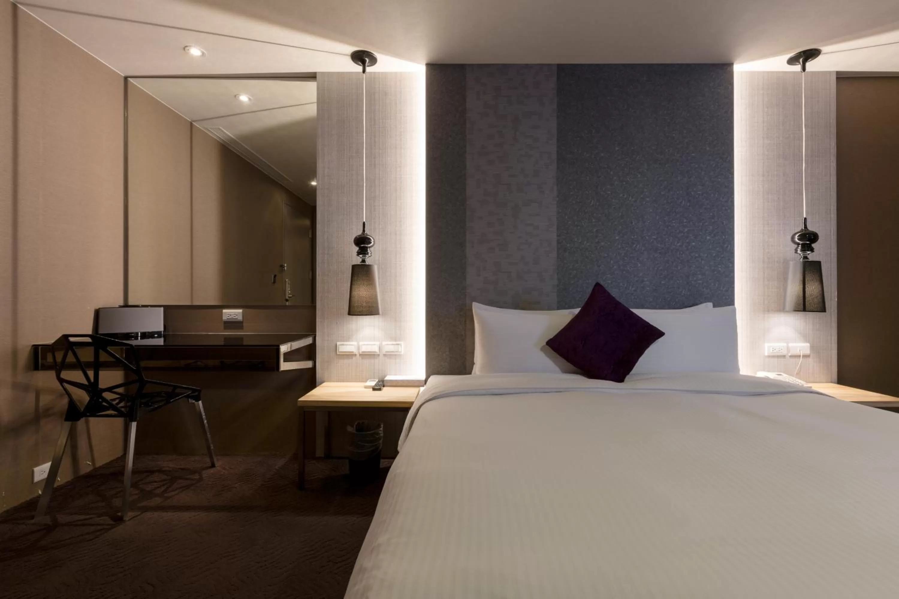 Photo of the whole room, Bed in Green Hotel