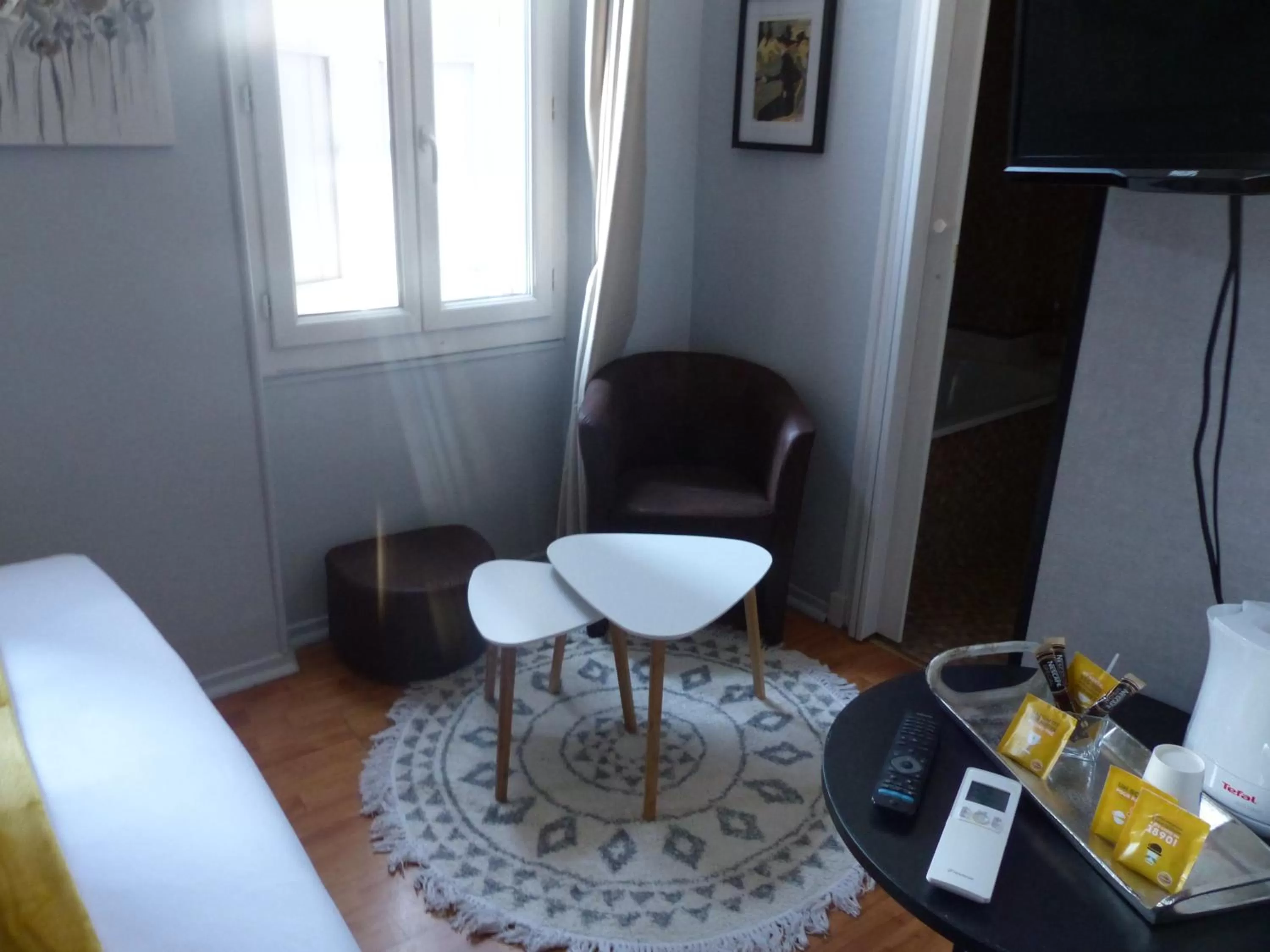 TV and multimedia, Bed in Hotel Le Rochegude