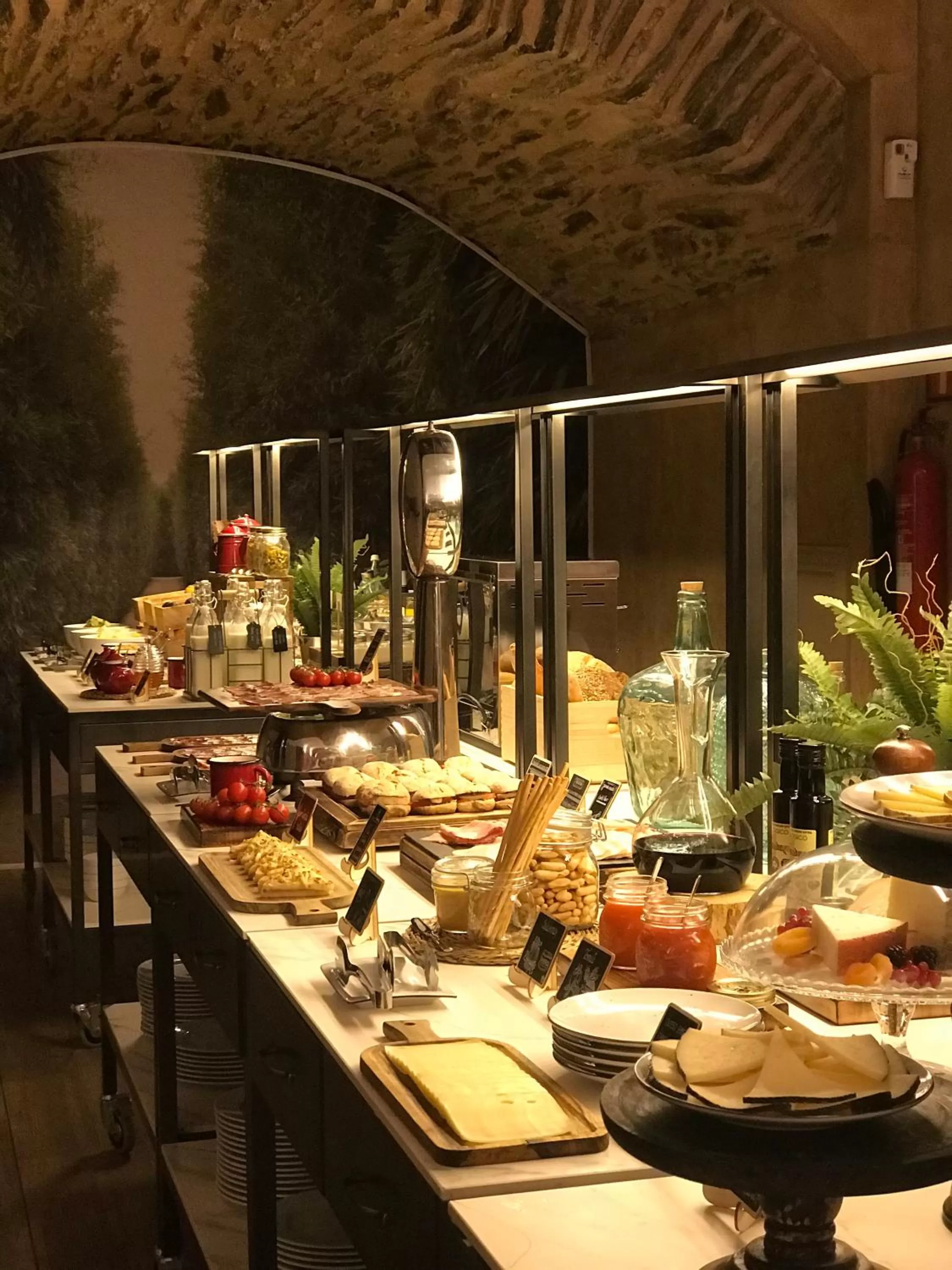 Food and drinks in Hospes Palacio de San Esteban, a Member of Design Hotels
