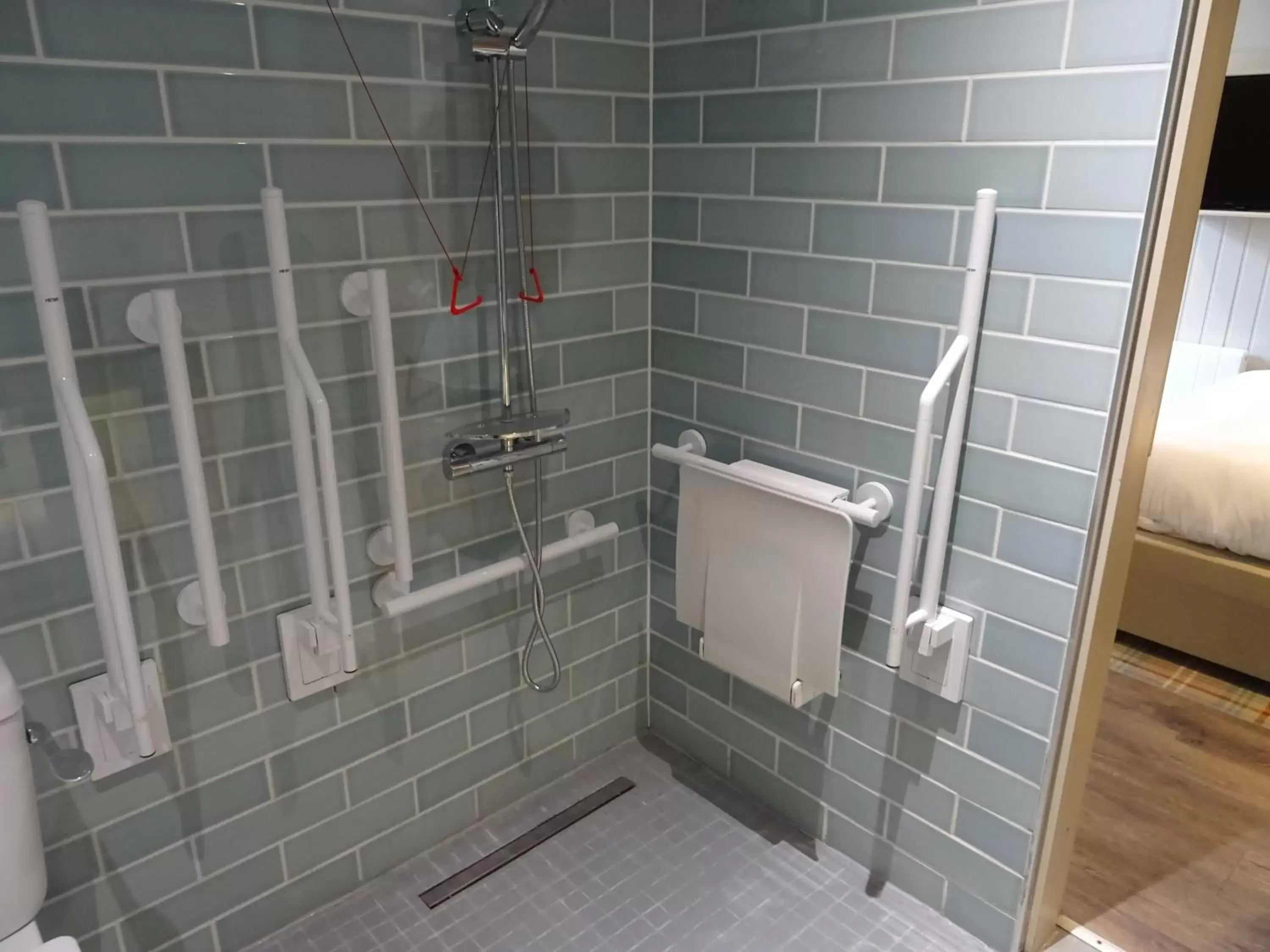 Bathroom in The Boathouse Inn & Riverside Rooms