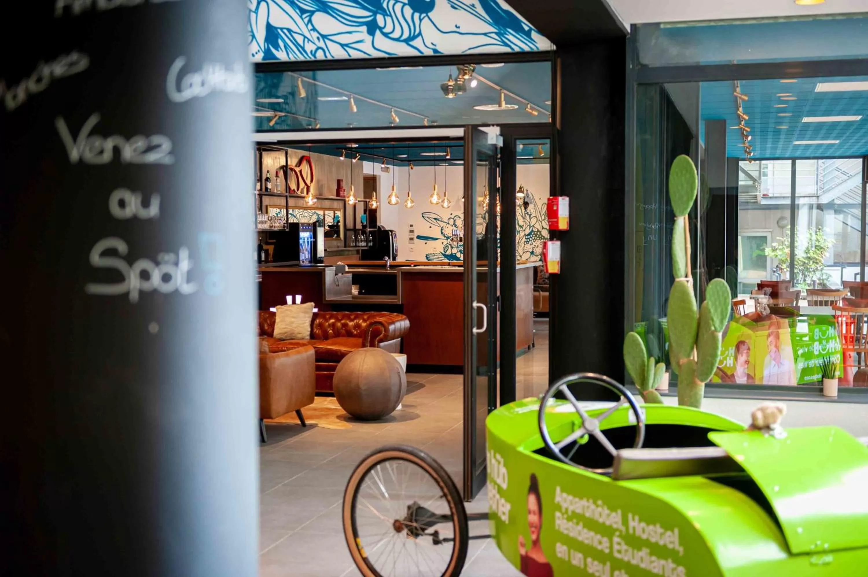 Lobby or reception in Apparthotel Le Hüb Grenoble