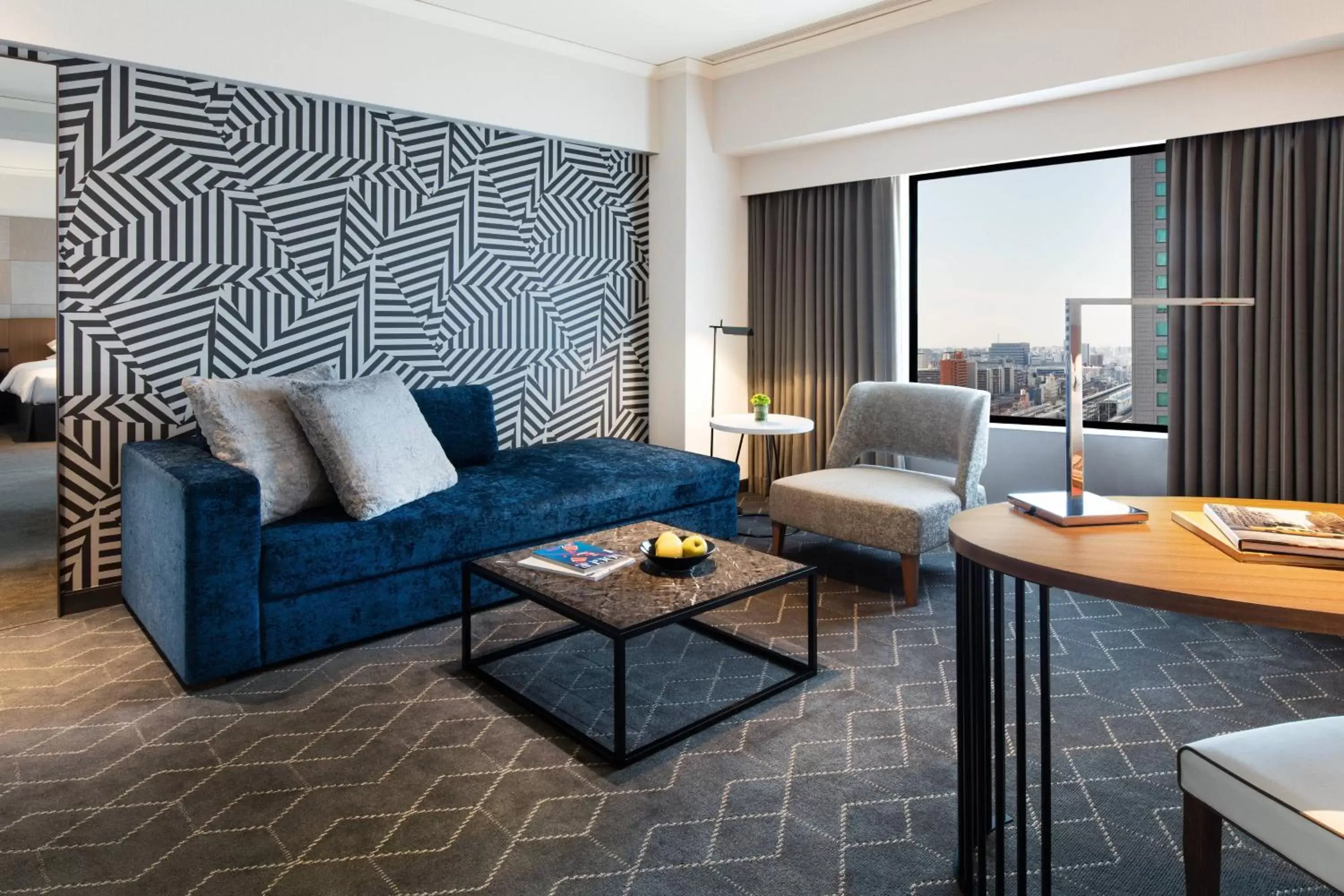 Photo of the whole room, Seating Area in Courtyard by Marriott Shin-Osaka Station