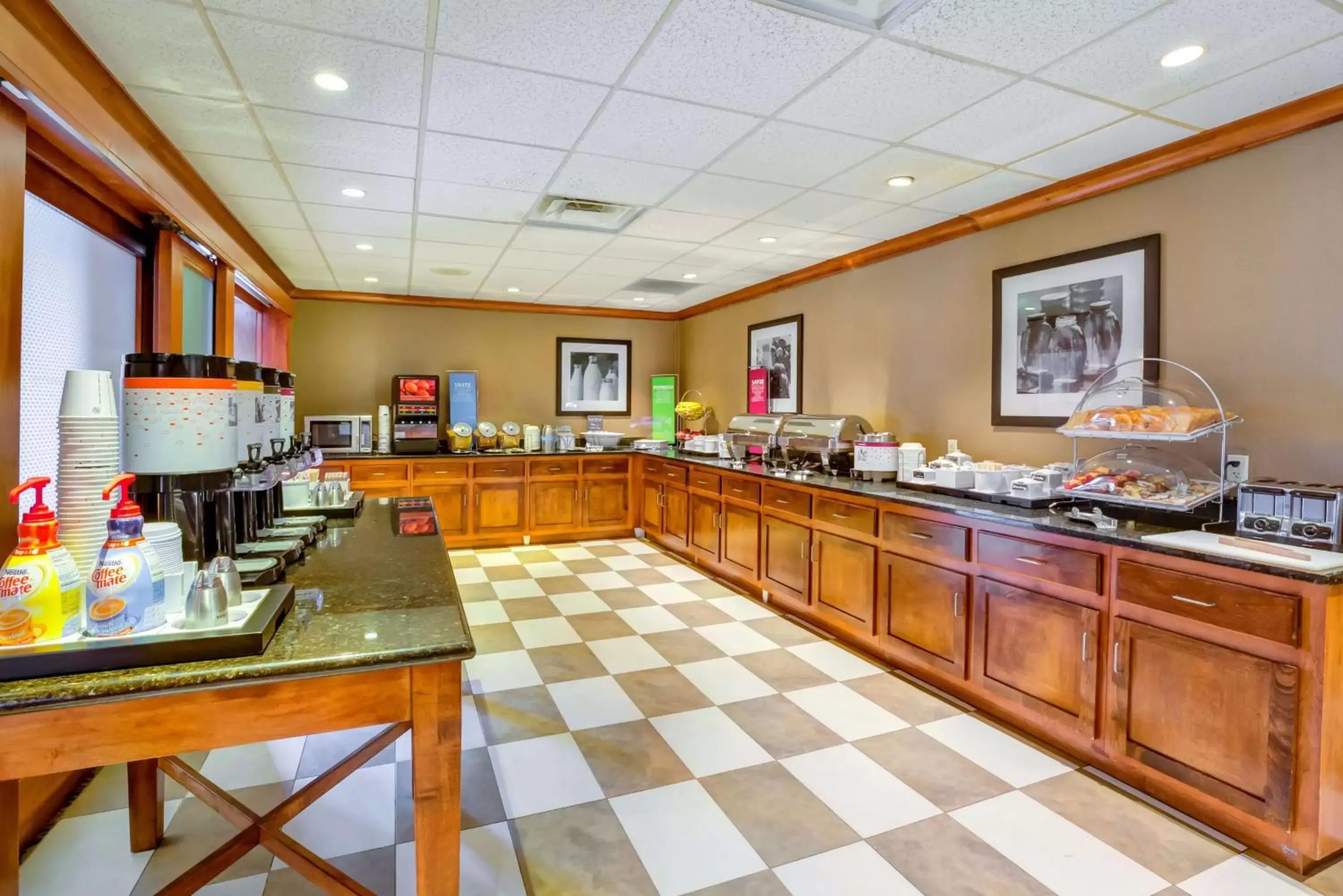 Buffet breakfast, Restaurant/Places to Eat in Hampton Inn Boston-Norwood