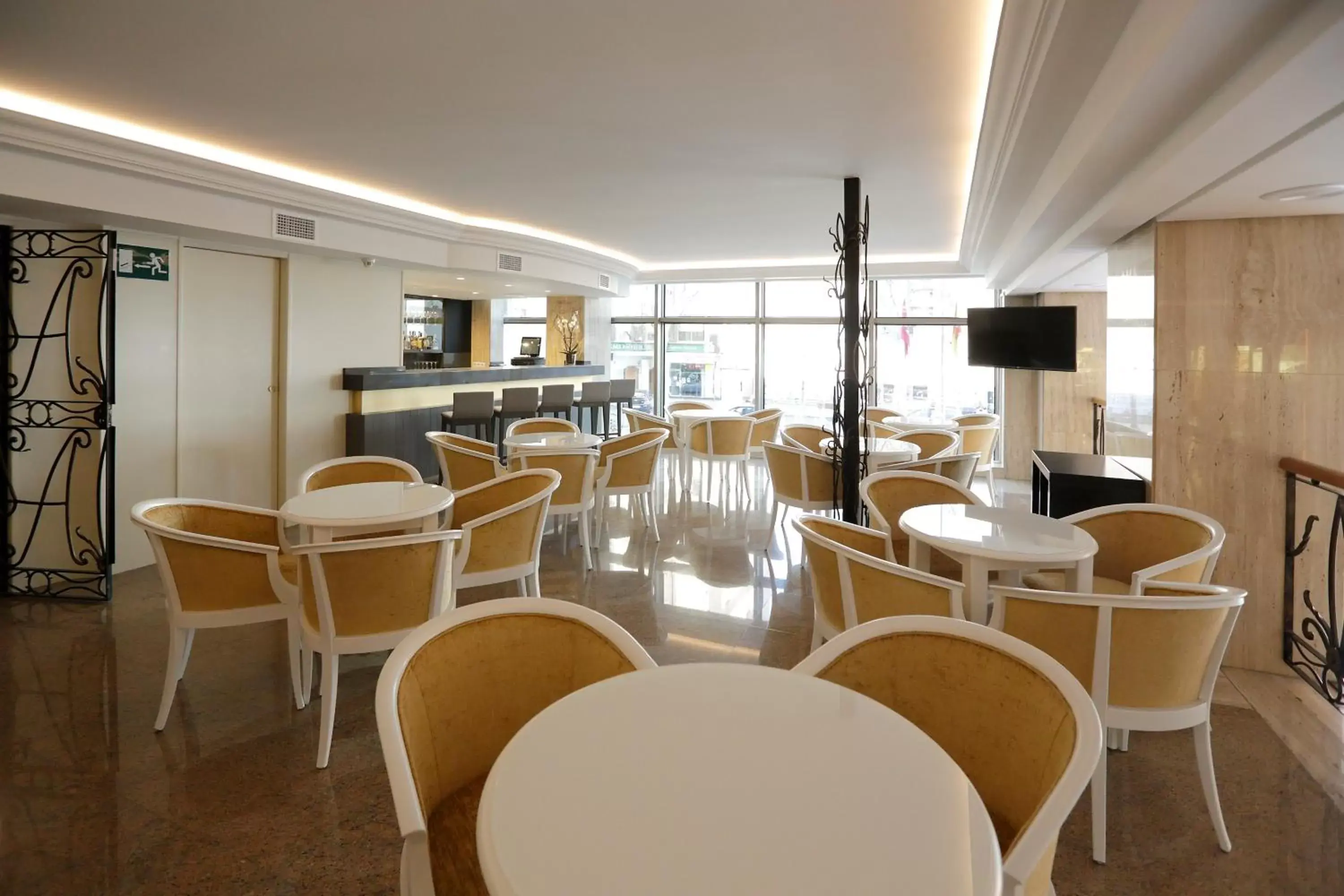 Lounge or bar, Restaurant/Places to Eat in Sercotel Alfonso XIII