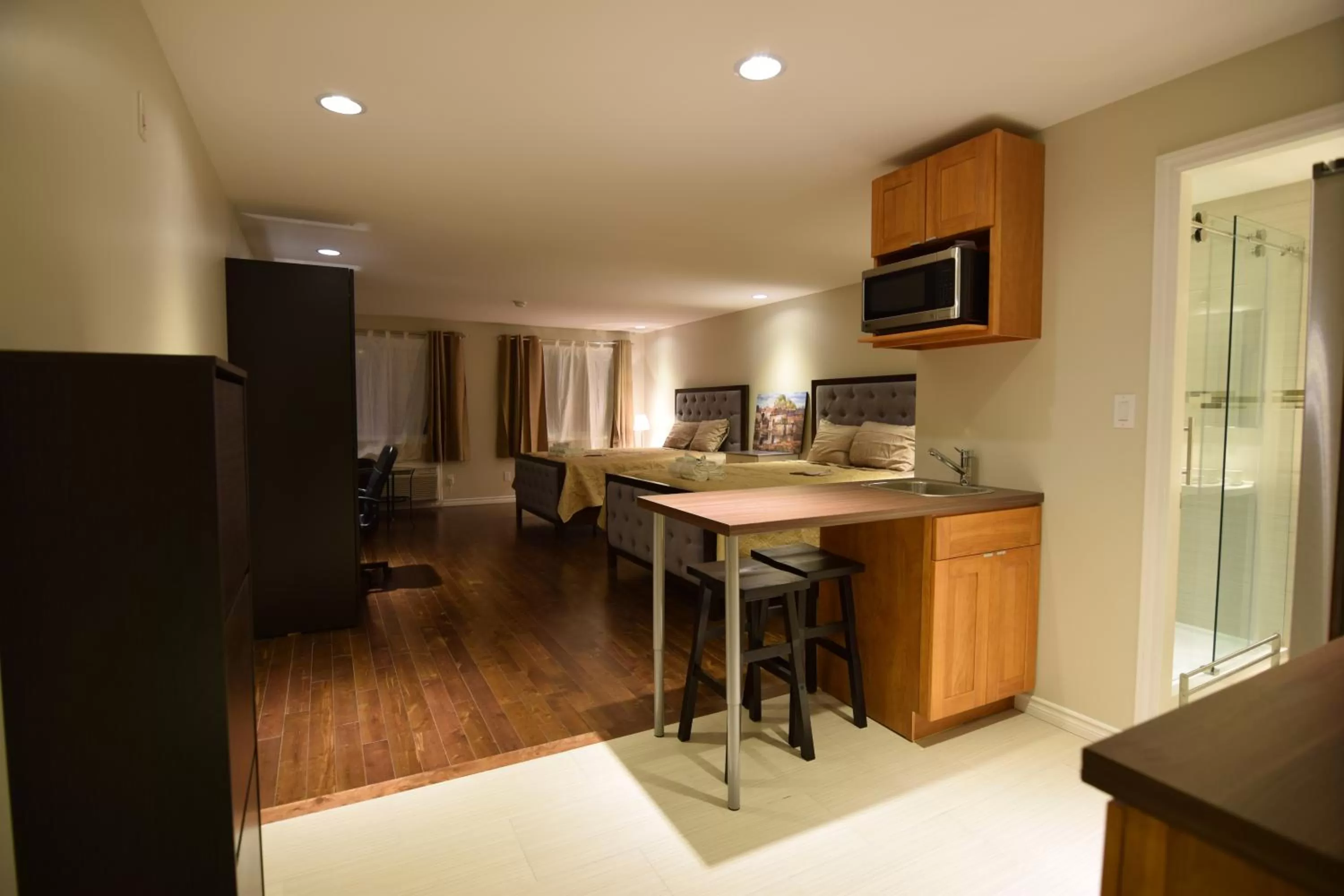 Kitchen or kitchenette in The Lion Inn & Suites