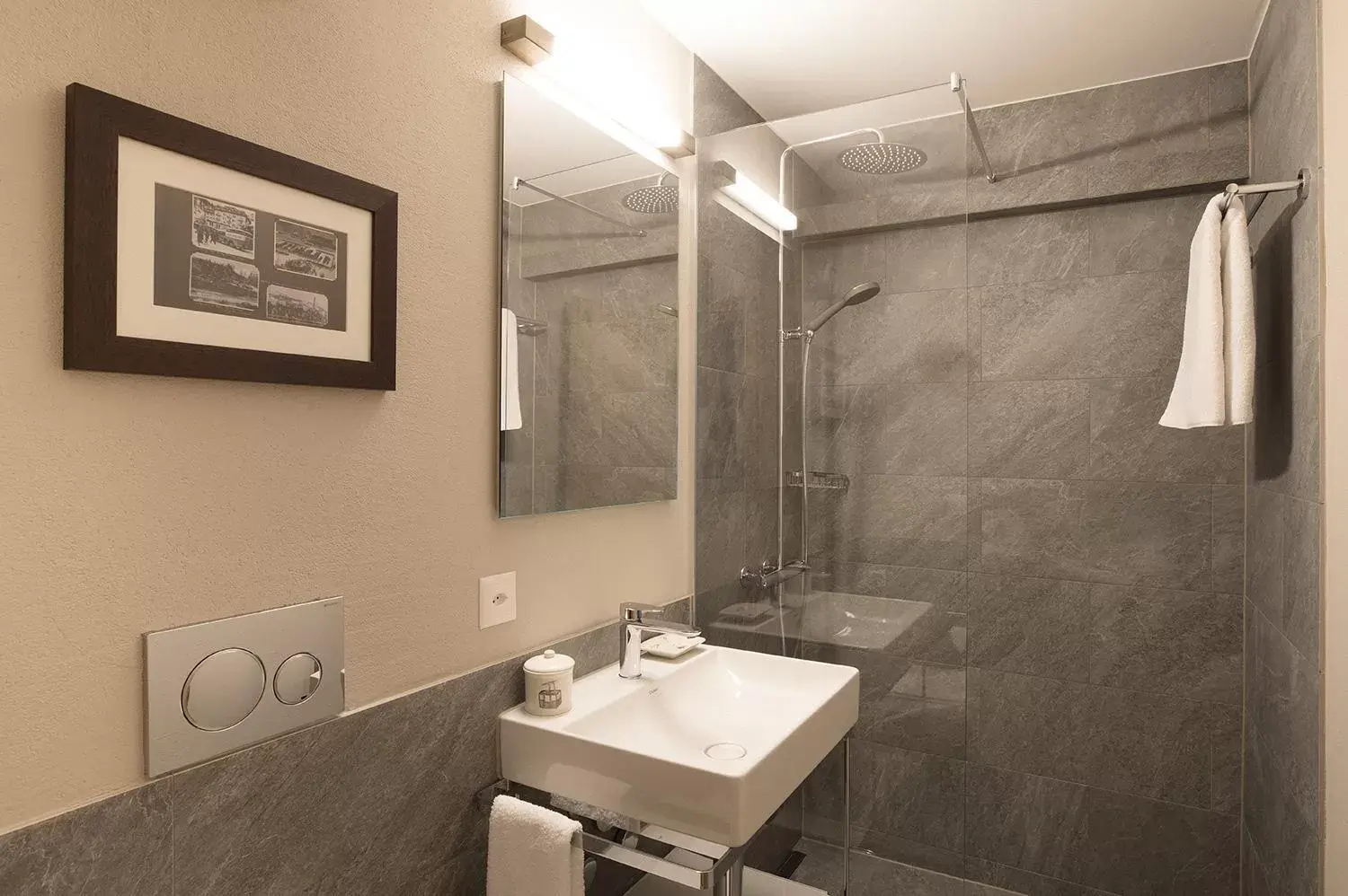Shower, Bathroom in Hotel Steffani