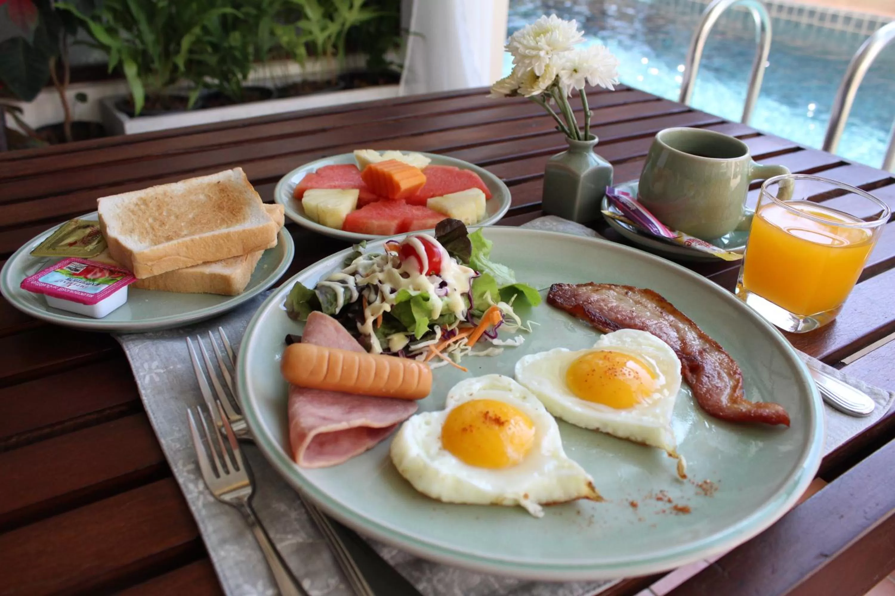 Restaurant/places to eat in Kampaeng Ngam Hotel