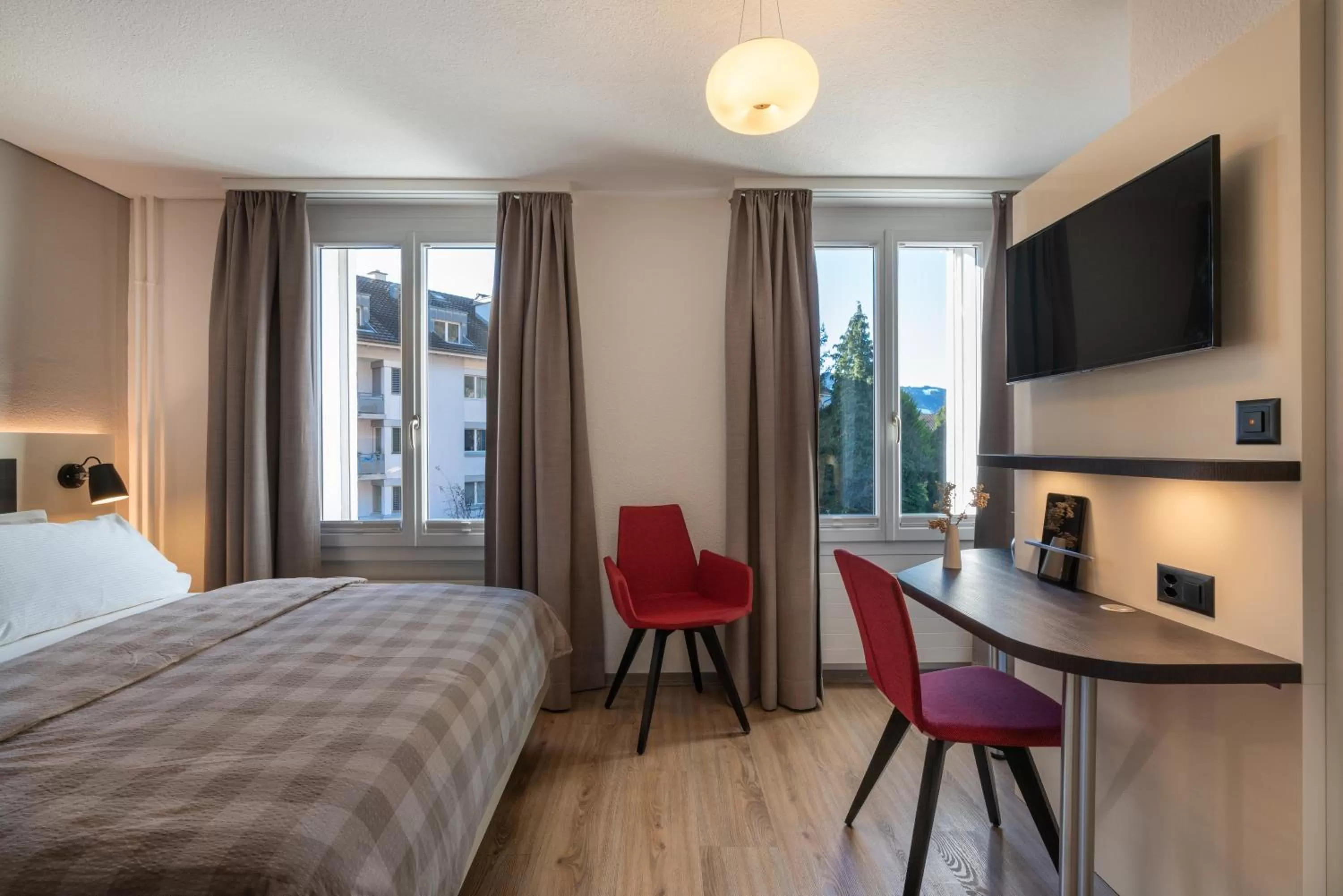 Bedroom, Bed in Hotel Derby Interlaken - self check-in