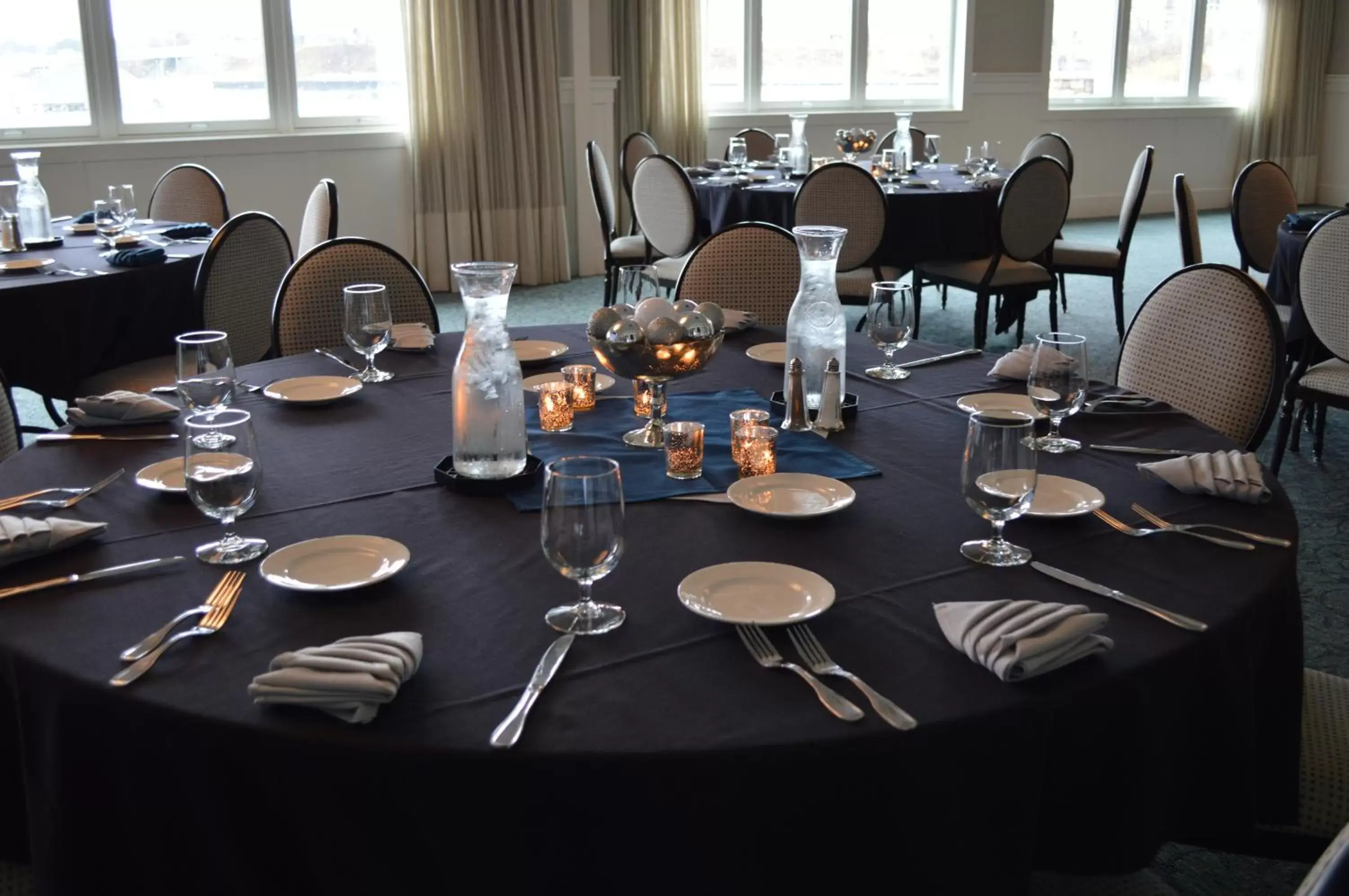 Banquet/Function facilities, Restaurant/Places to Eat in The Inn at Harbor Shores