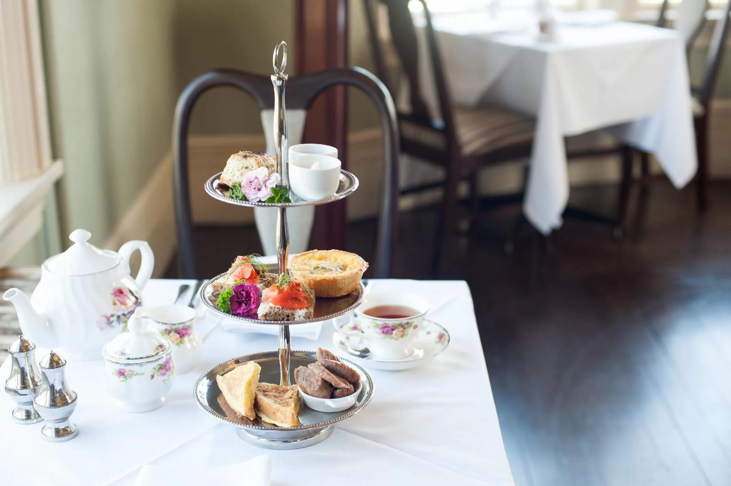 Breakfast in Pendray Inn and Tea House