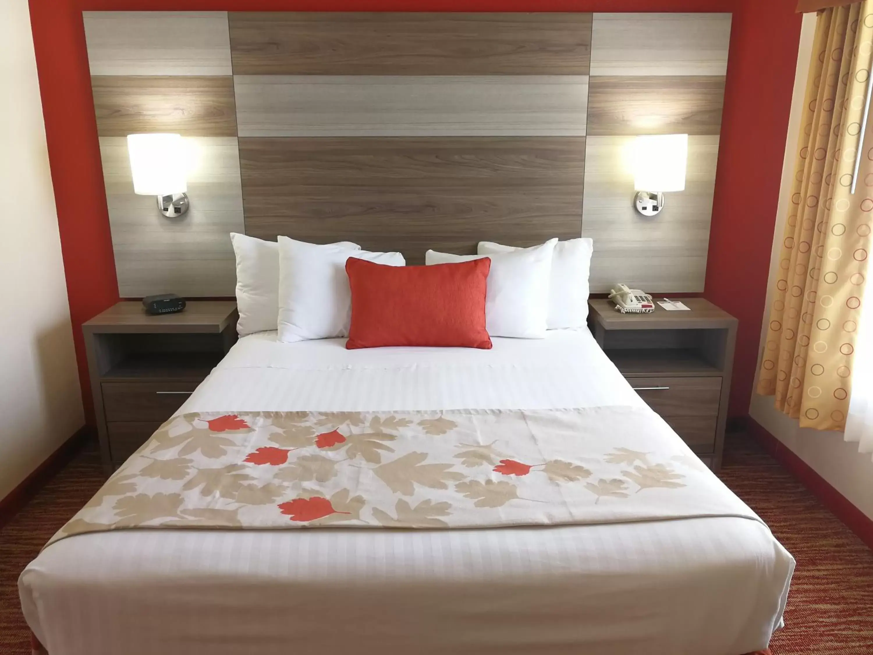 Bed in Hawthorn Suites Irving DFW South