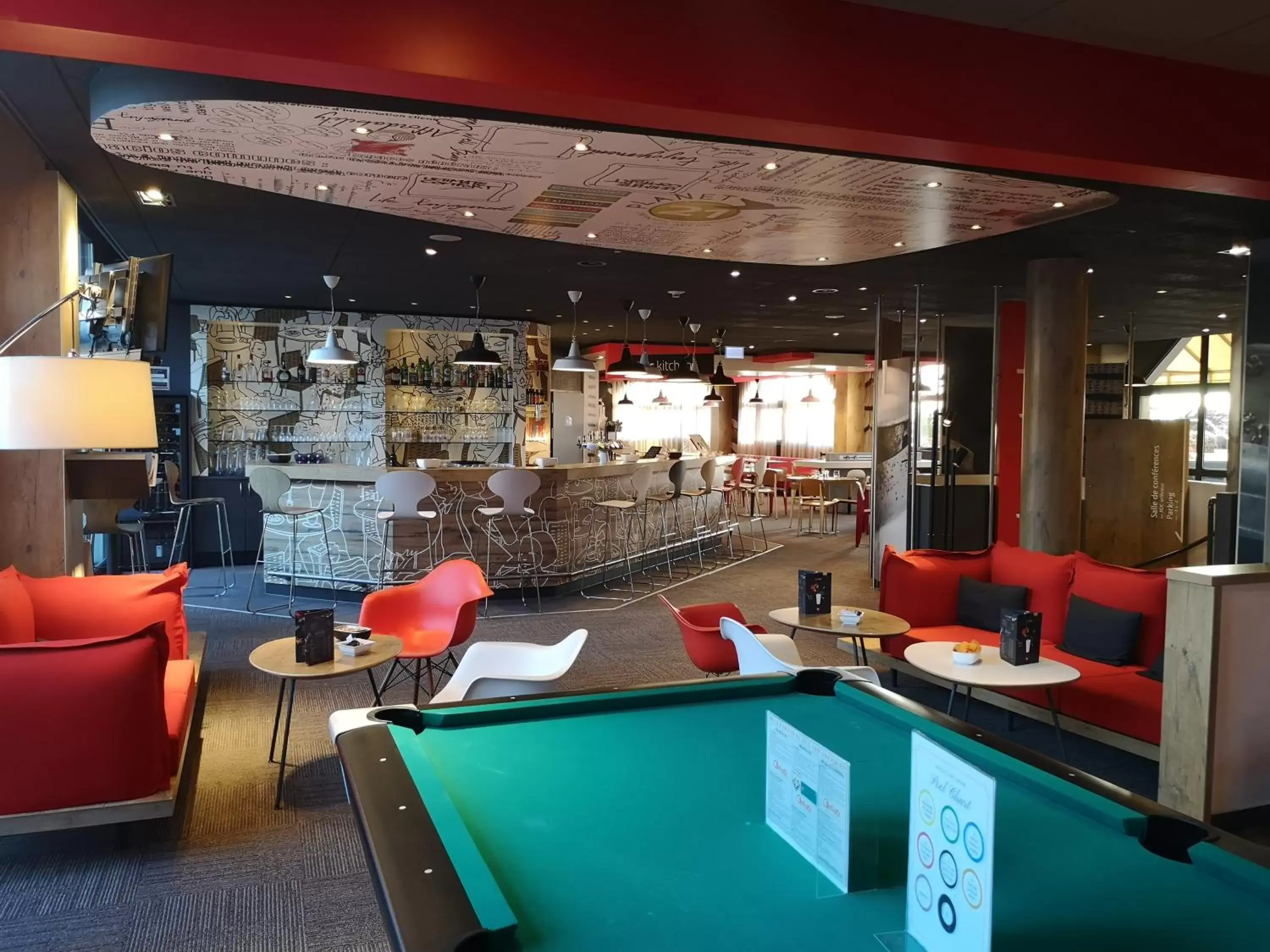 Lounge or bar, Lounge/Bar in ibis Lausanne Crissier