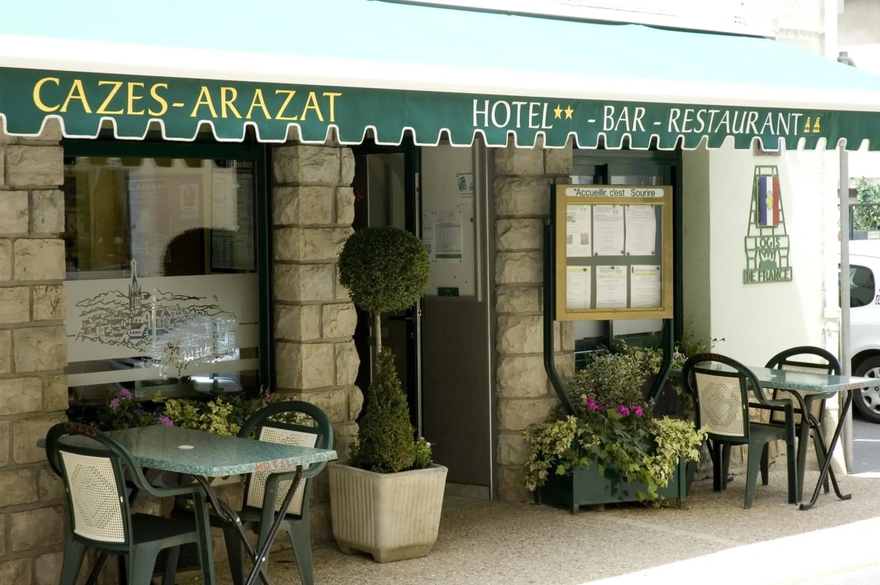 Facade/entrance in Logis de France Cazes Arazat