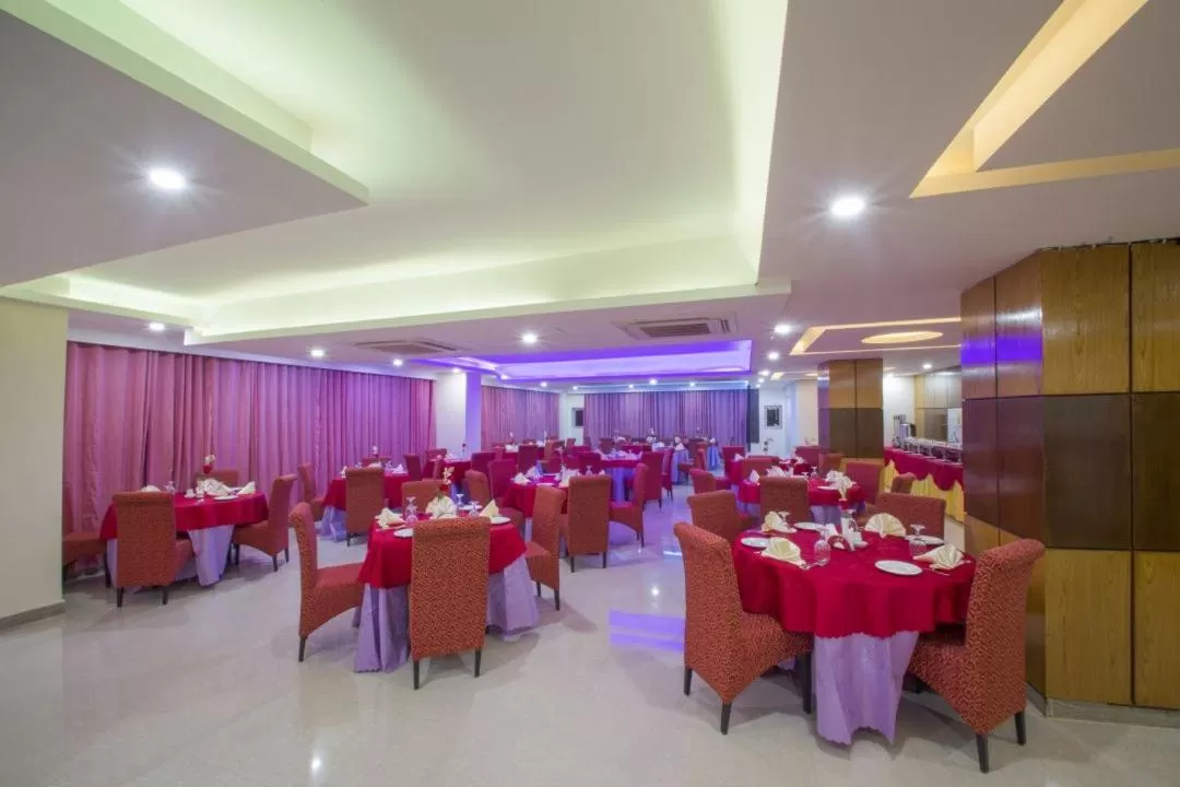 Restaurant/places to eat in Hotel Mira Garden