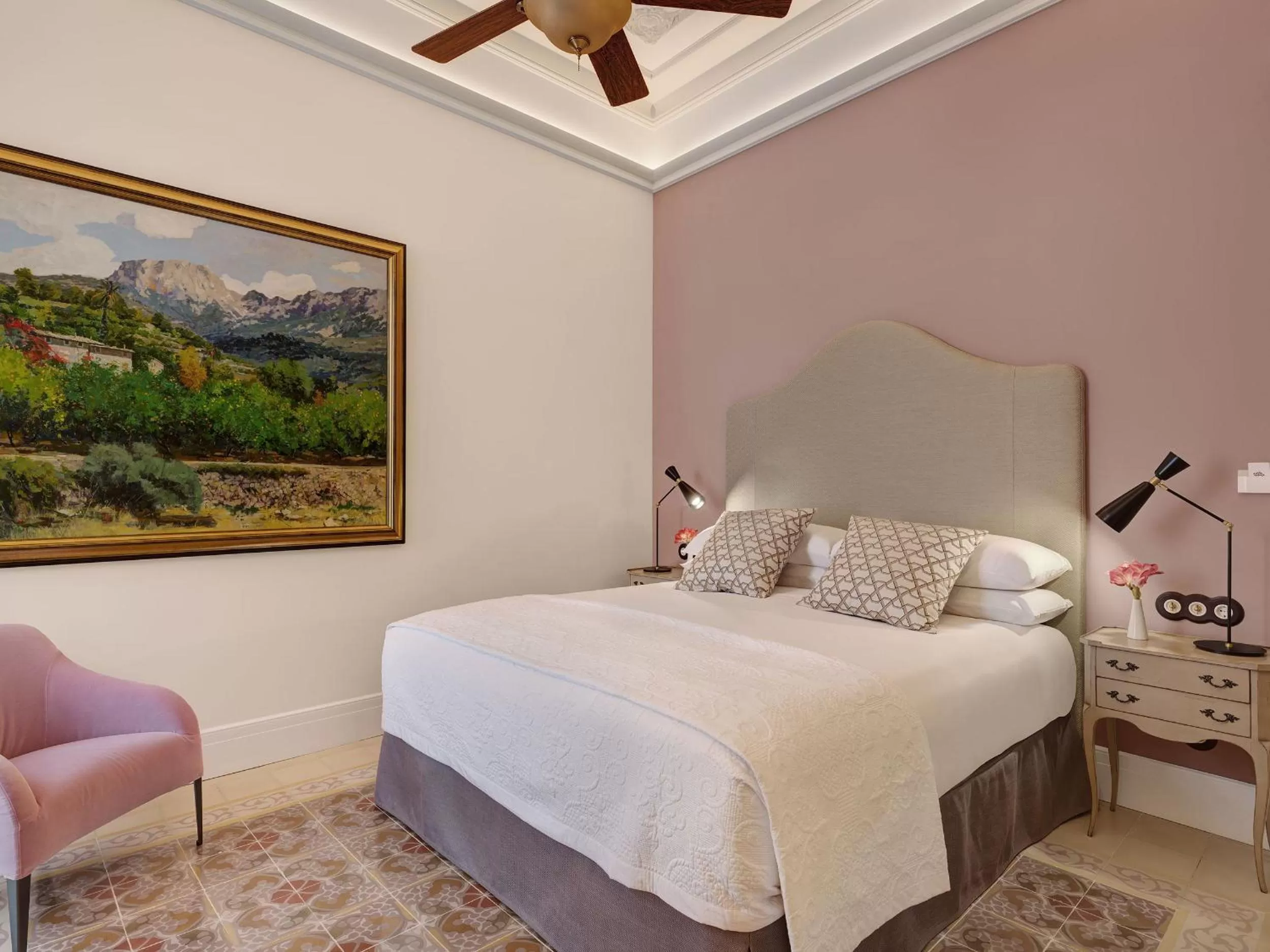 Bed in Hotel Gloria de Sant Jaume