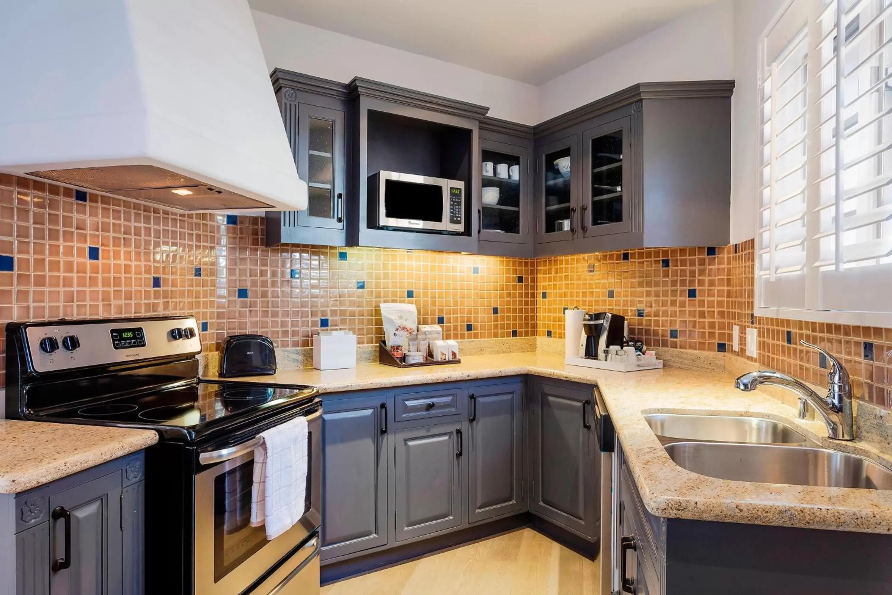 One-Bedroom Queen Suite (No Resort Fees) in Triada Palm Springs, Autograph Collection One-Bedroom Queen Suite (No Resort Fees) in Triada Palm Springs, Autograph Collection