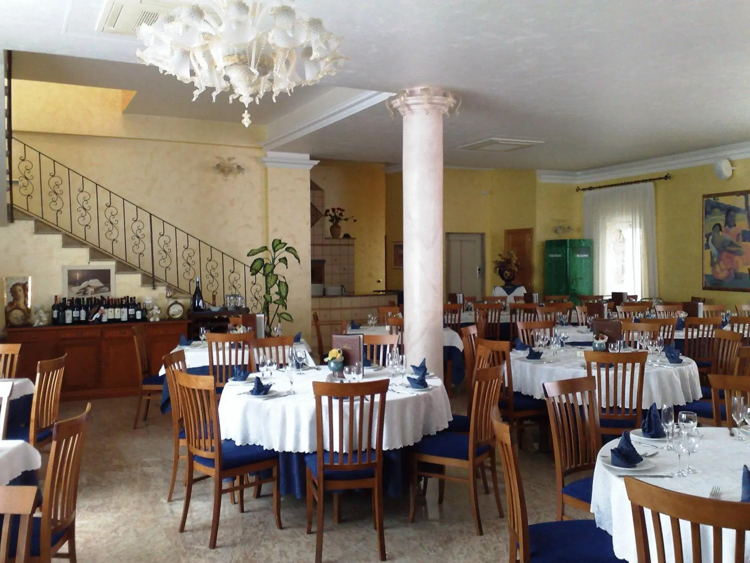 Restaurant/Places to Eat in Hotel Ristorante Cordial